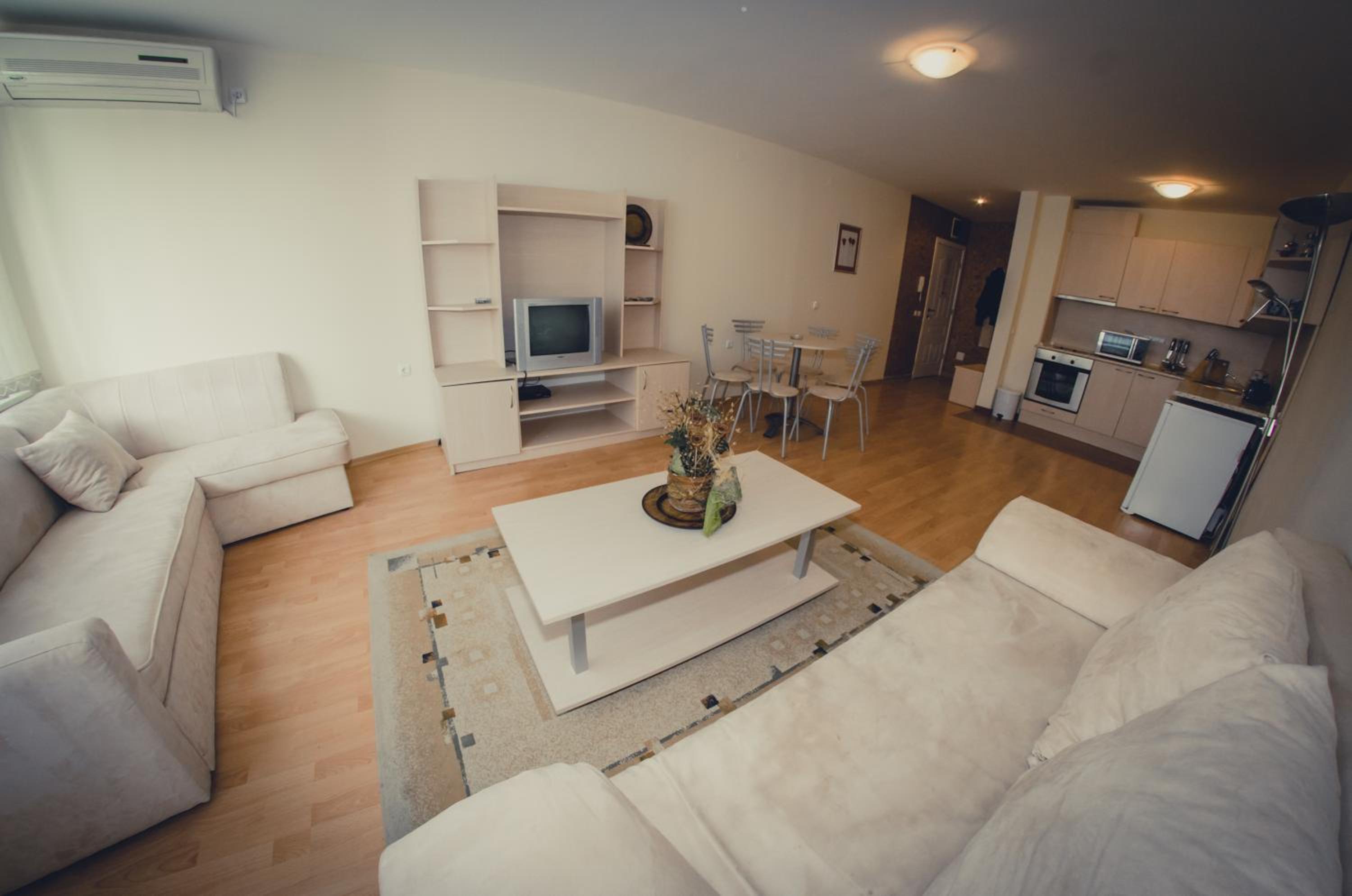 Two-Bedroom Apartment with Balcony (6 Adults ) photo 2