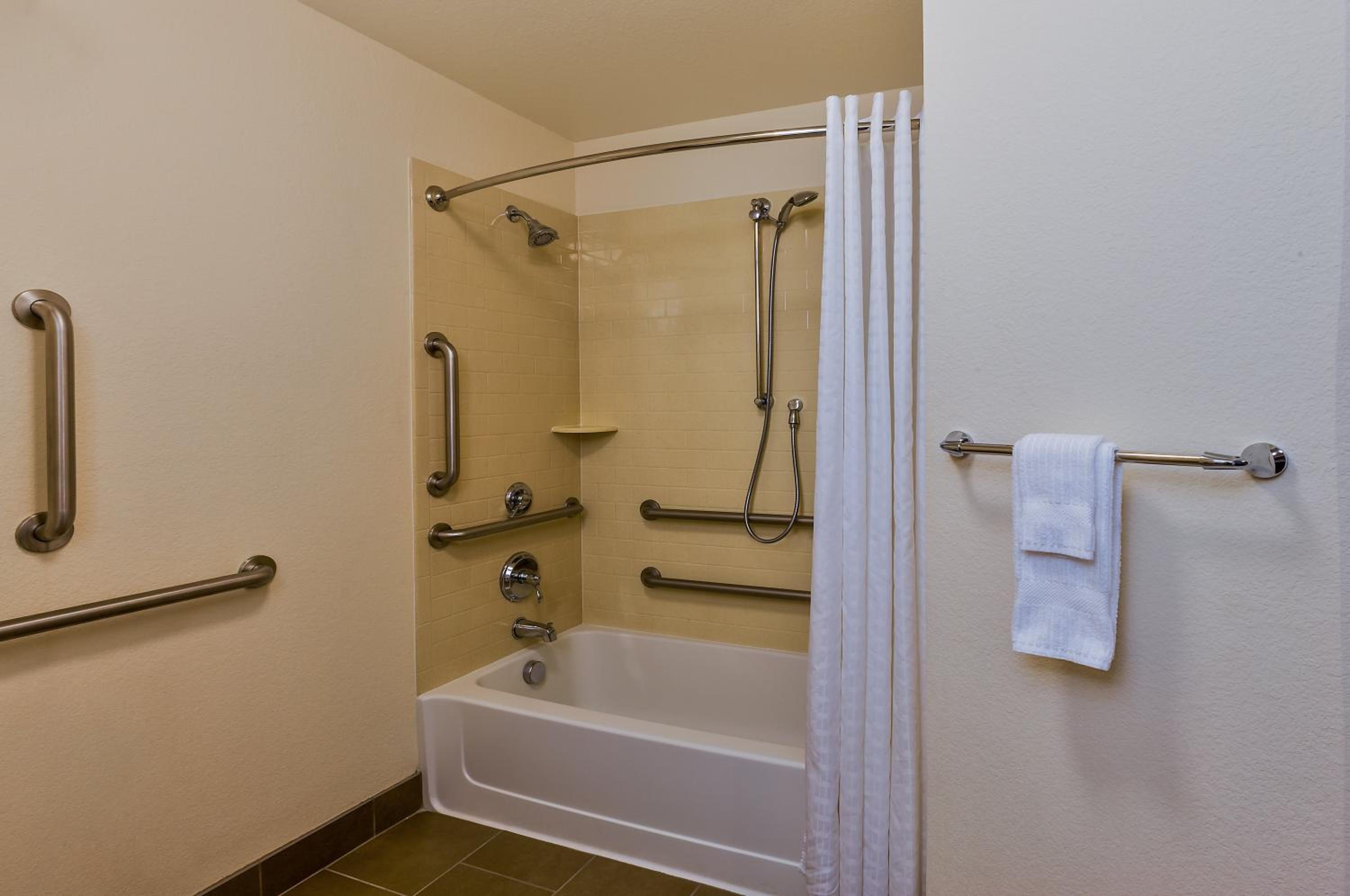 Studio Suite with Two Queen Beds photo 3