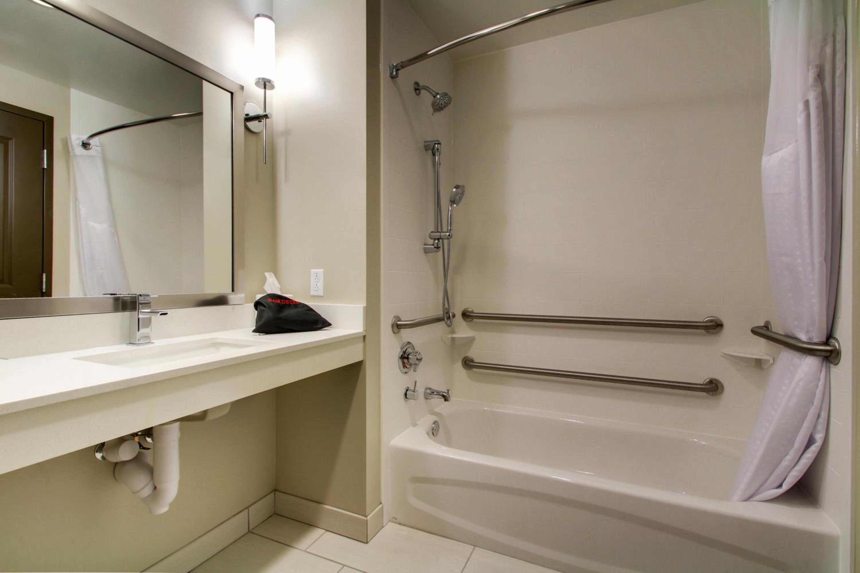 Standard King Room with Roll-in Shower - Mobility Accessible