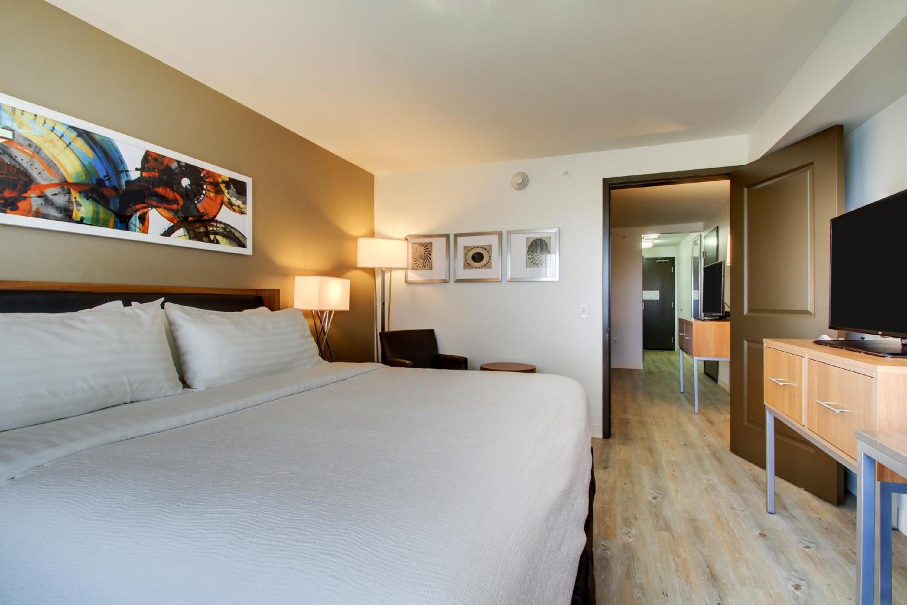 One-Bedroom King Suite - Disability Access photo 2