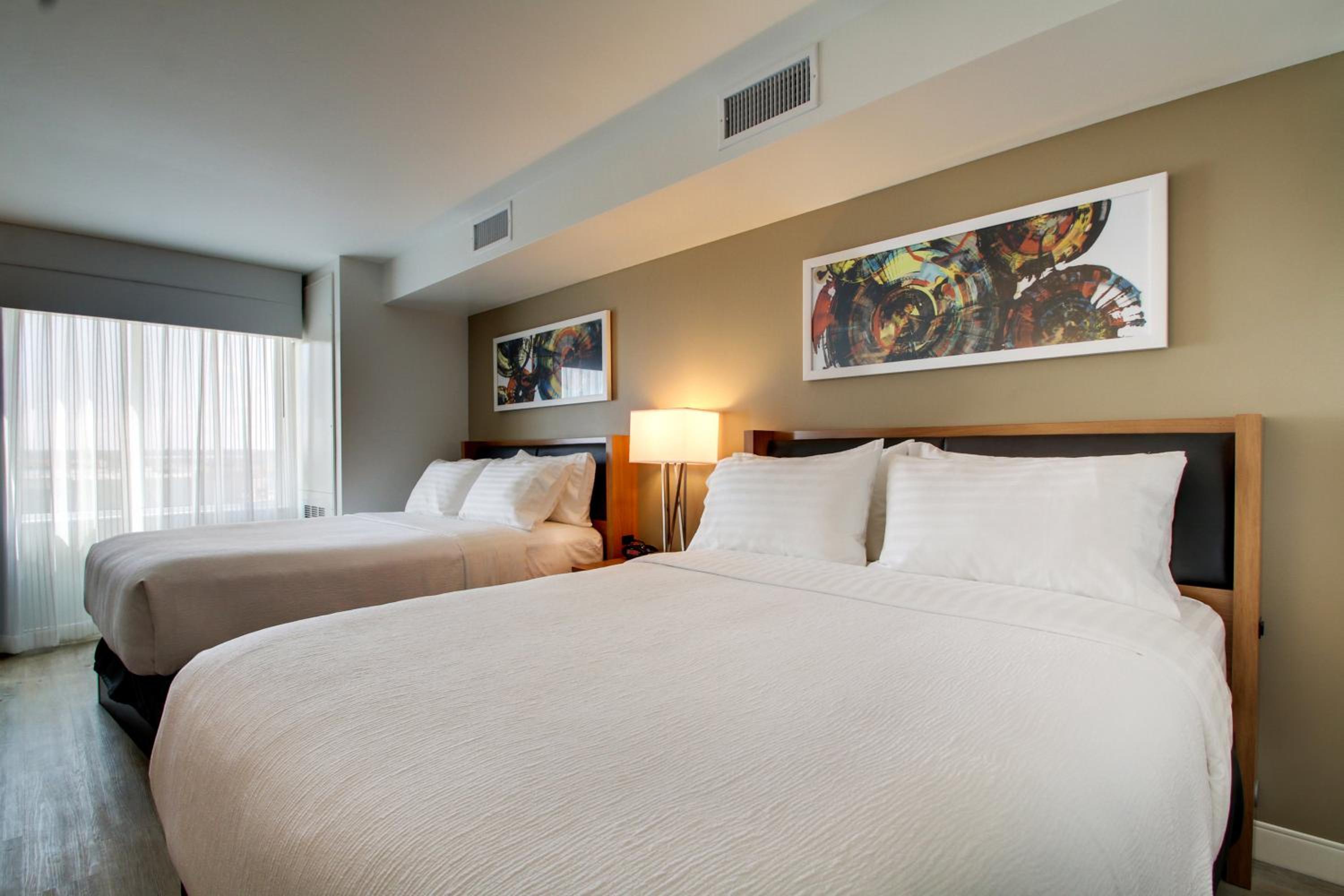 Standard Queen Room with Two Queen Beds and Mobility Accessible Tub photo 2
