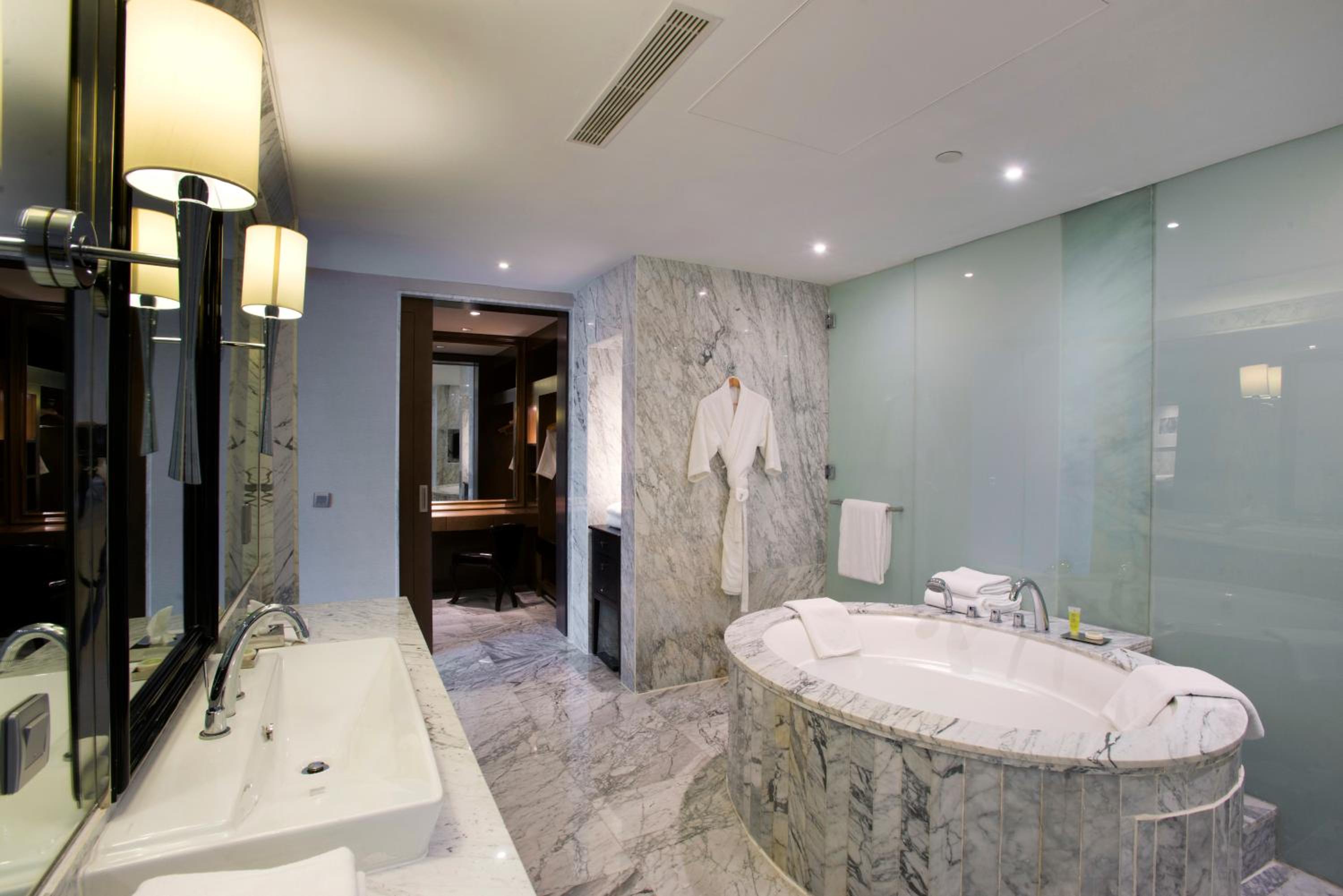 King Suite with 15% Discount on Food & Soft Beverages, 15% Discount on Spa & Confirmed late check out till 14:00 Hrs King Suite with 15% Discount on Food & Soft Beverages, 15% Discount on Spa & Confirmed late check out till 14:00 Hrs
