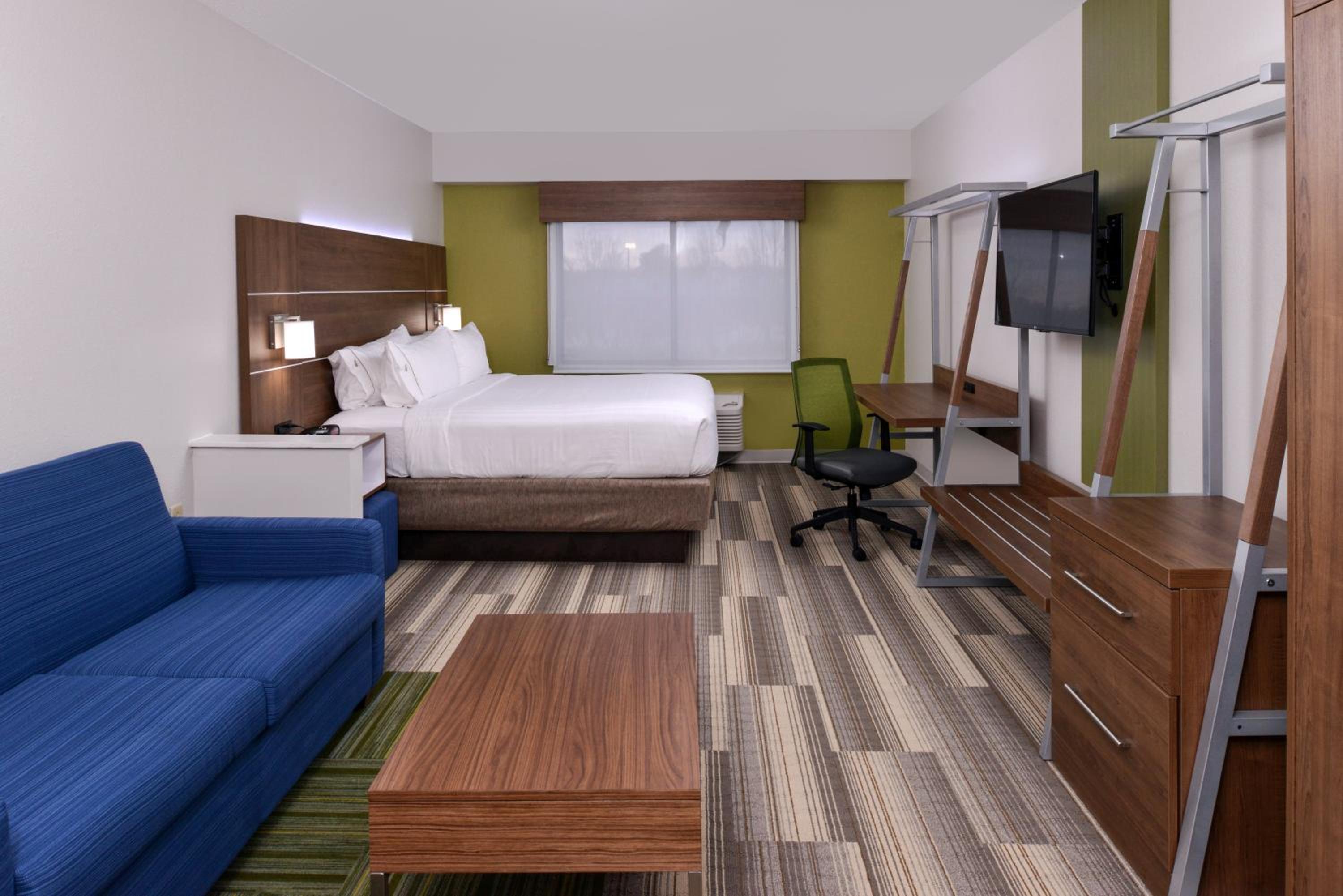 One-Bedroom King Suite - Photo 4