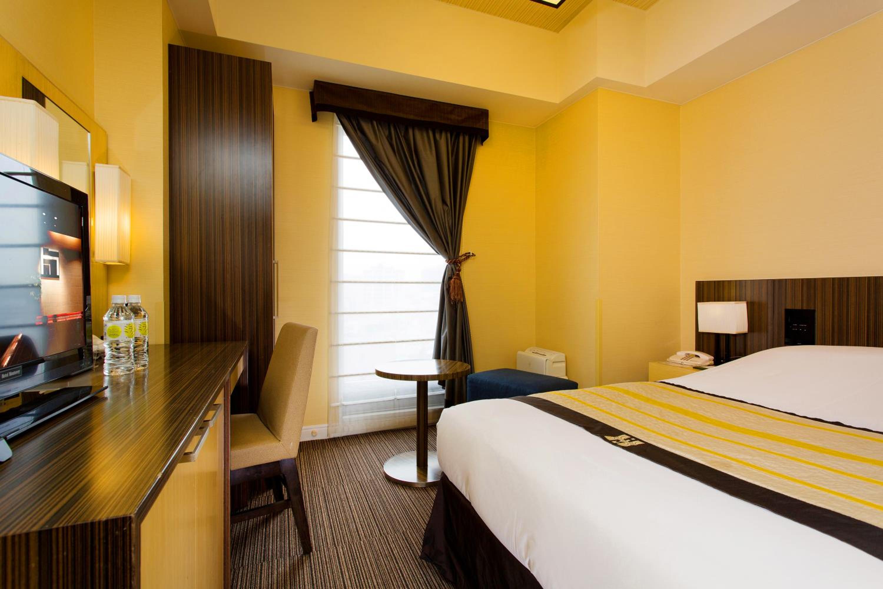 Double Room with Small Double Bed (17sqm x 47 in bed) - Non-Smoking photo 1