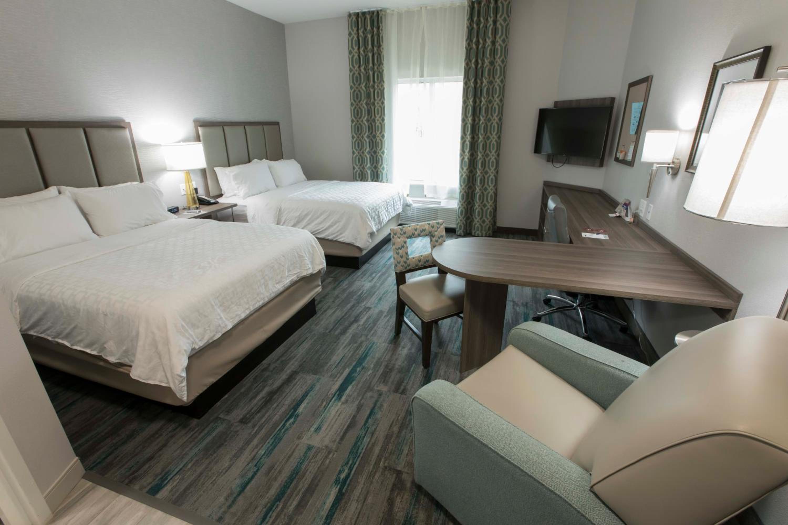 Queen Studio with Two Queen Beds - Hearing Accessible - Non-Smoking photo 2