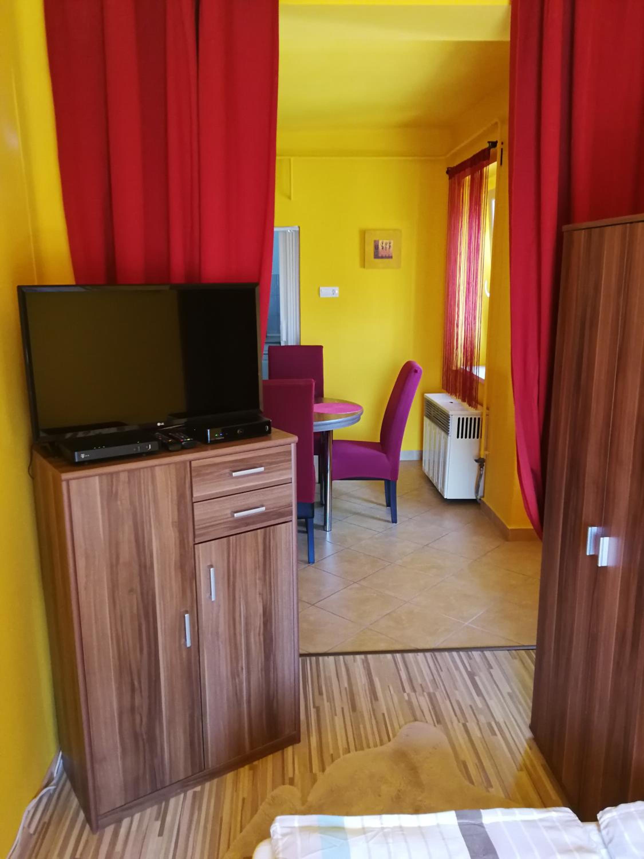 Three-Bedroom Apartment - Photo 25