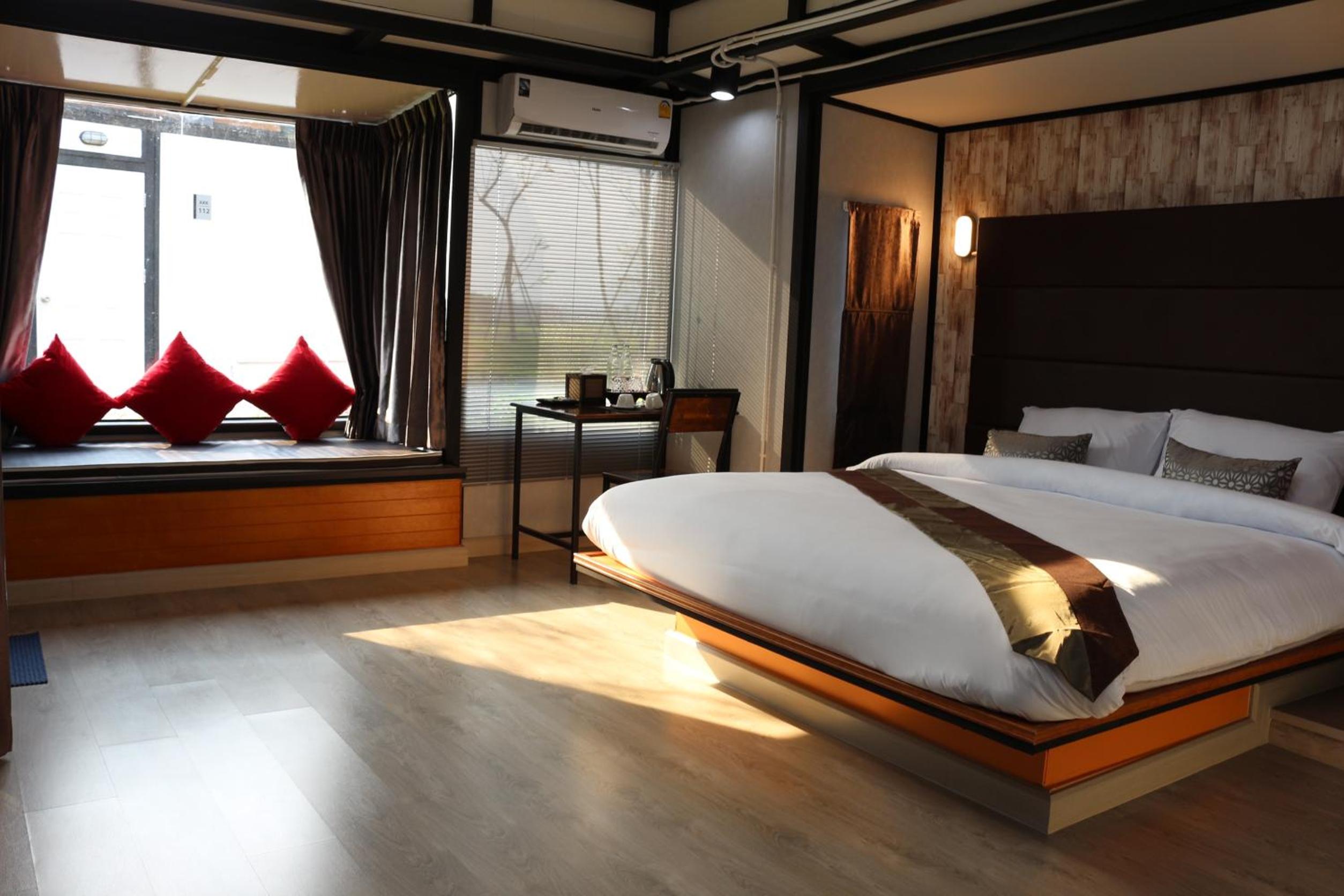 Deluxe Room - Photo 1