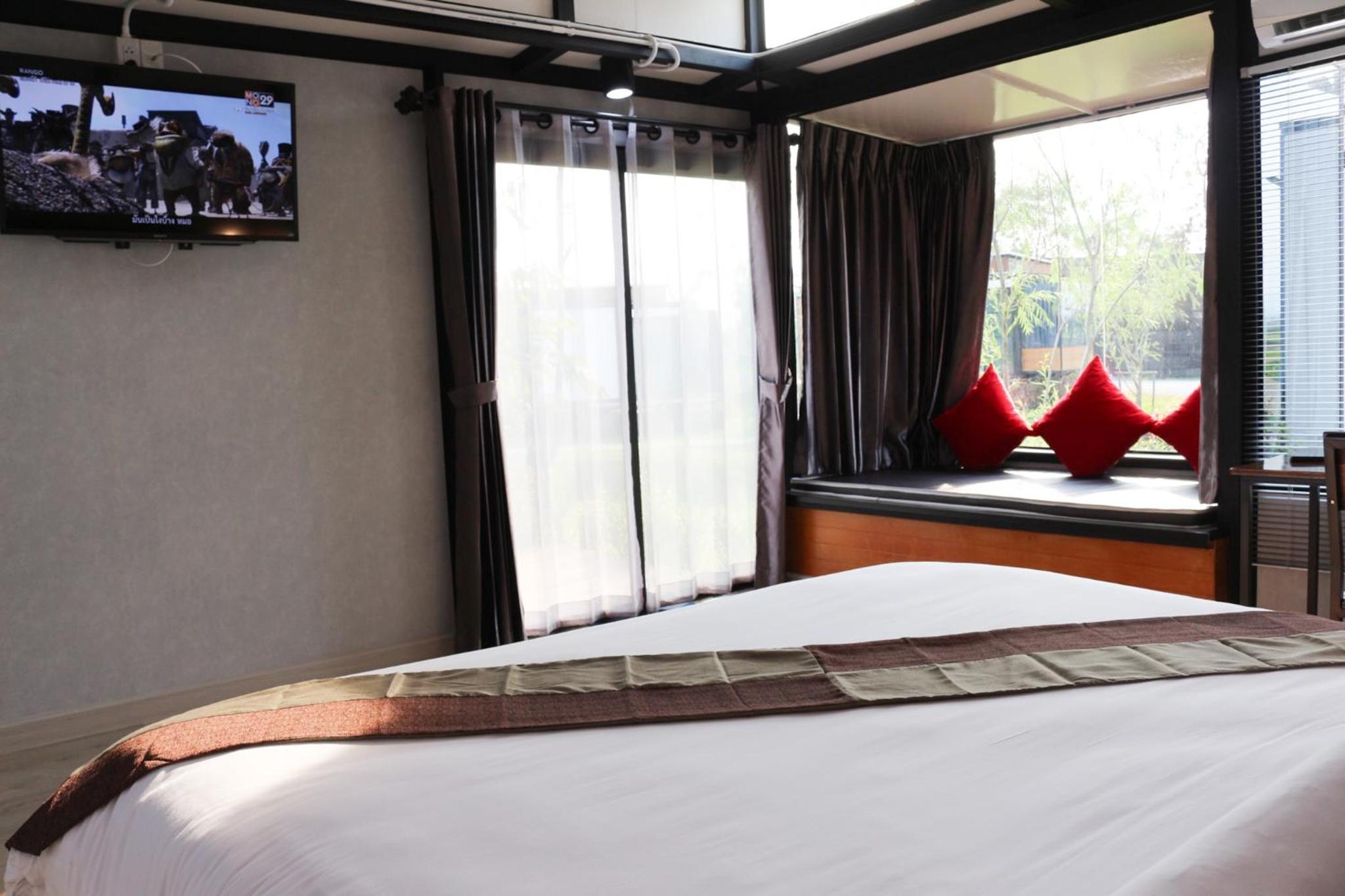 Deluxe Room - Photo 6
