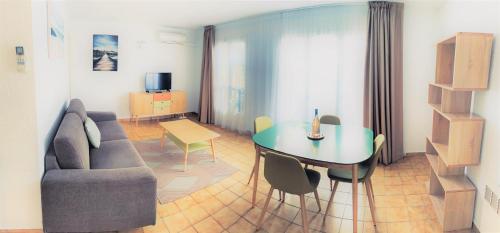 One-Bedroom Apartment - Photo 4