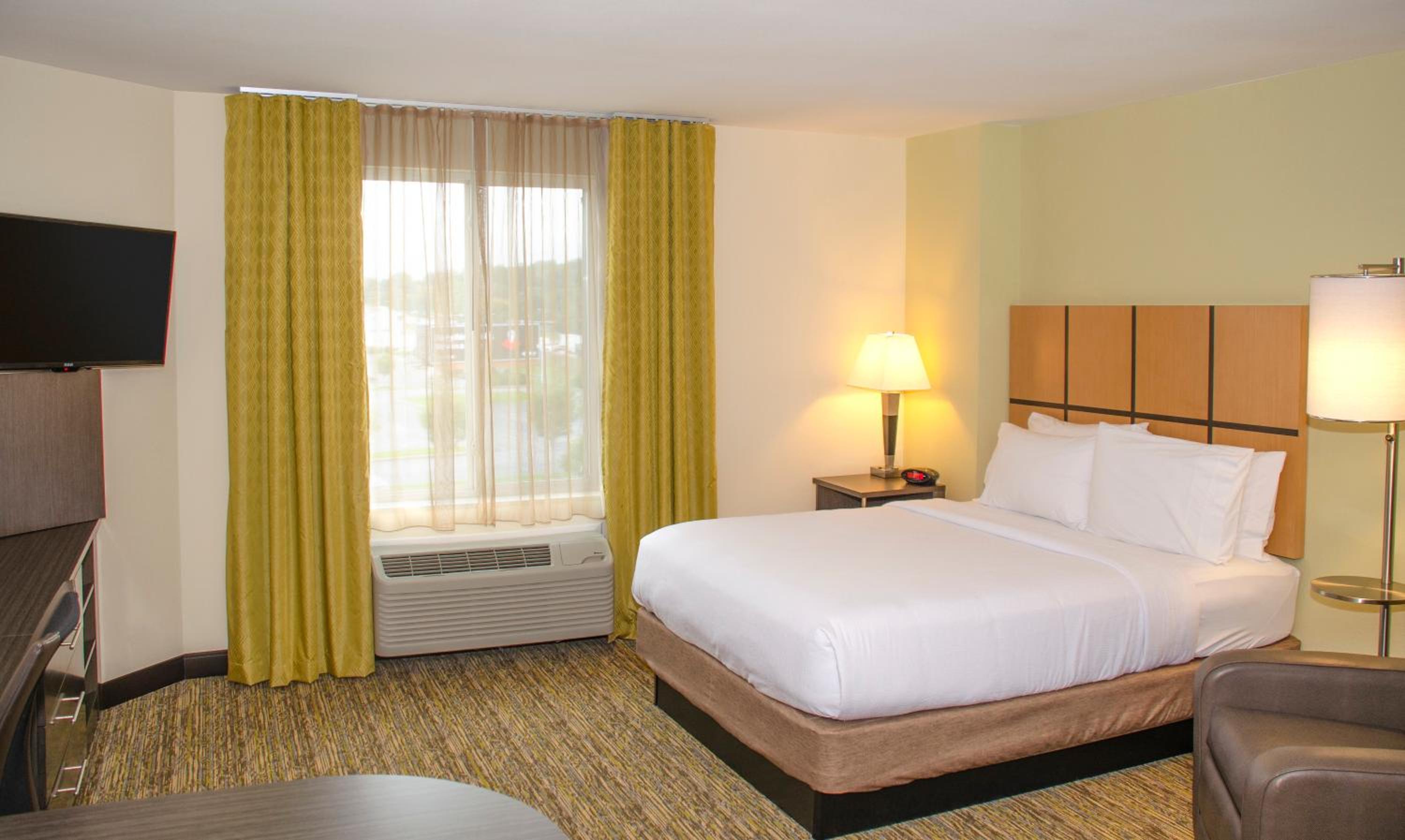 Queen Room - Hearing Accessible - Non-Smoking photo 1