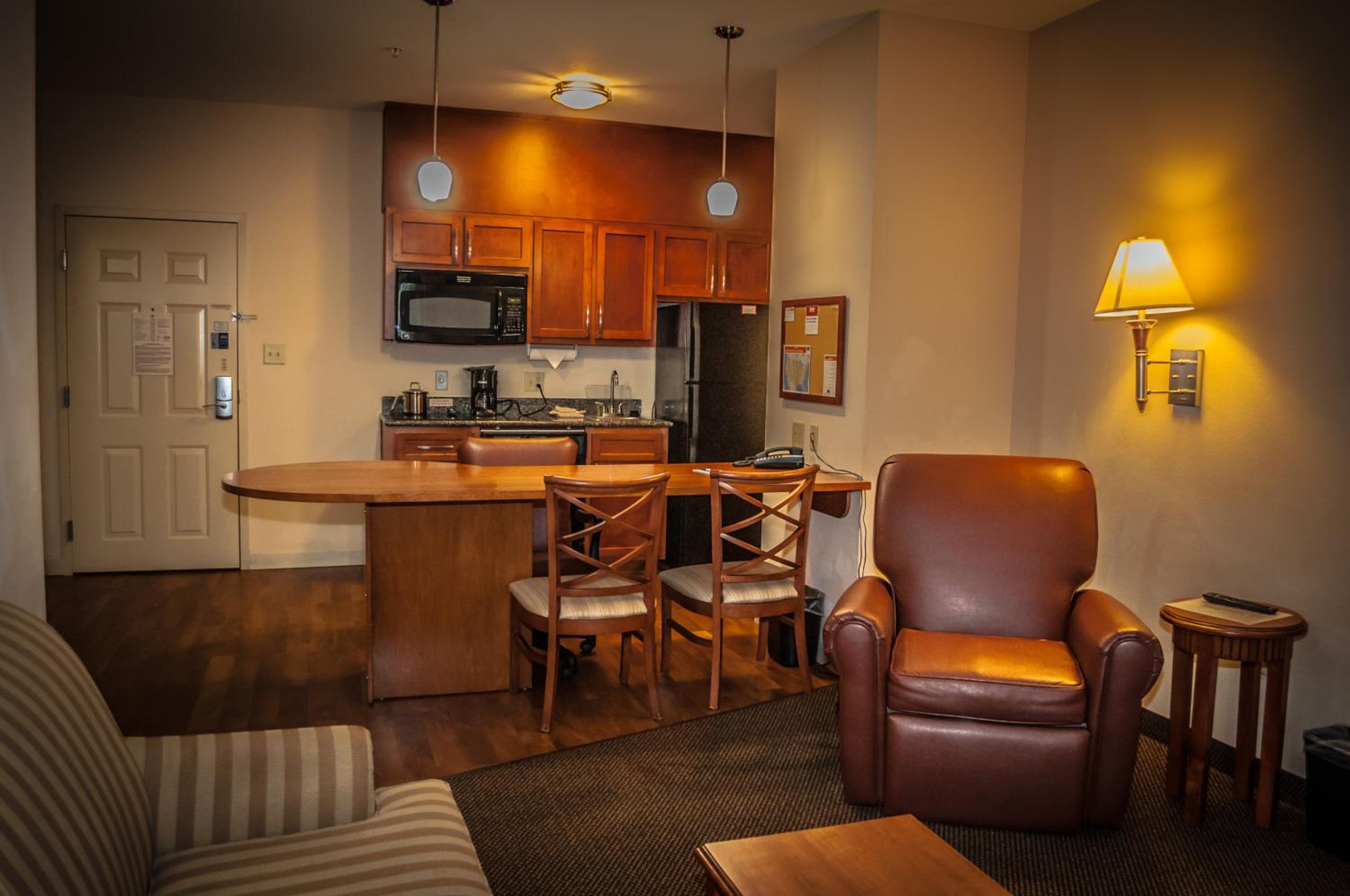 One-Bedroom King Suite with Sofa Bed - Photo 3