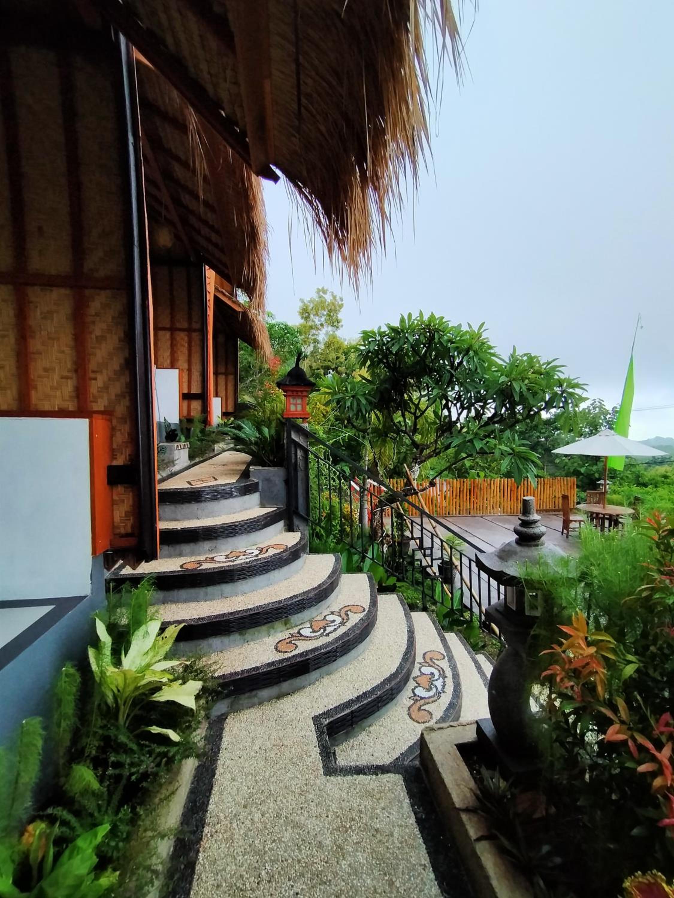 Deluxe Double Room (2 Adults + 1 Child) - Photo 2