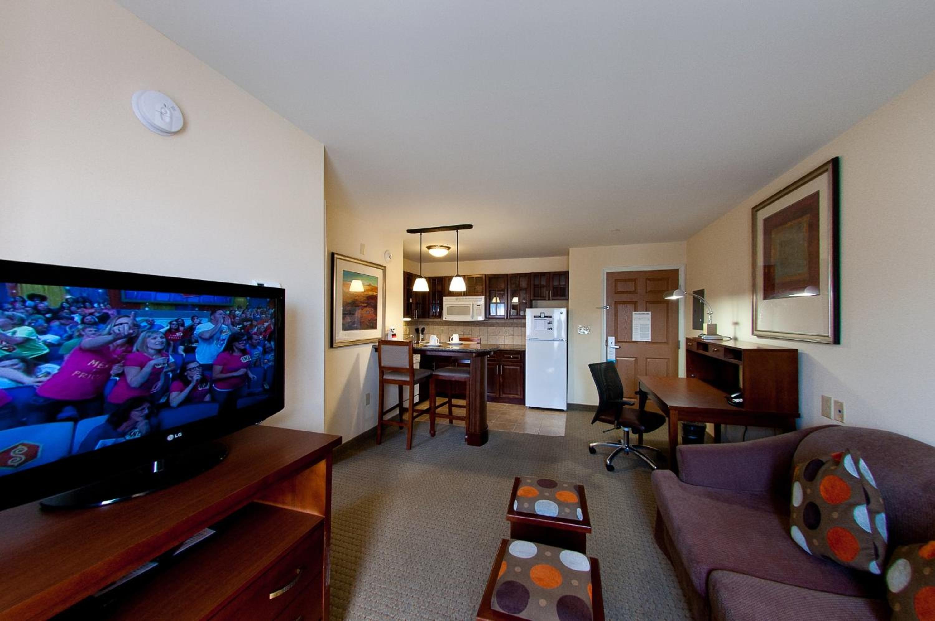 One-Bedroom King Suite - Photo 2