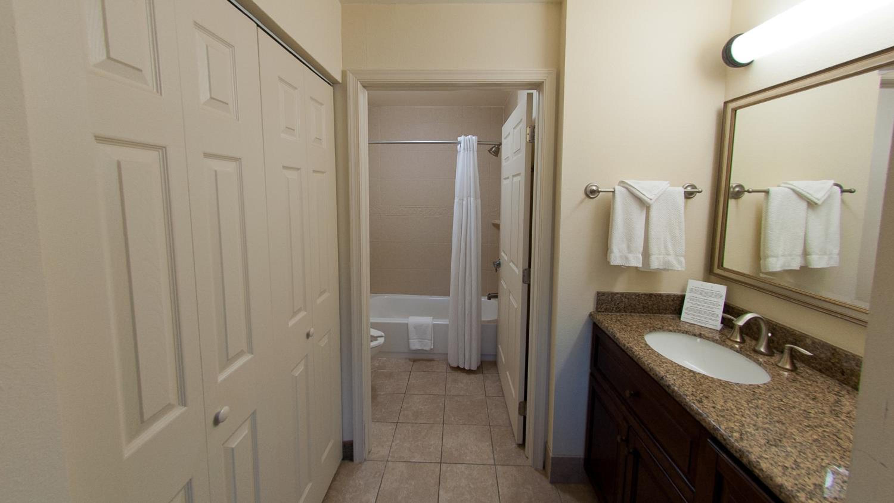 Two-Bedroom Suite - Photo 4