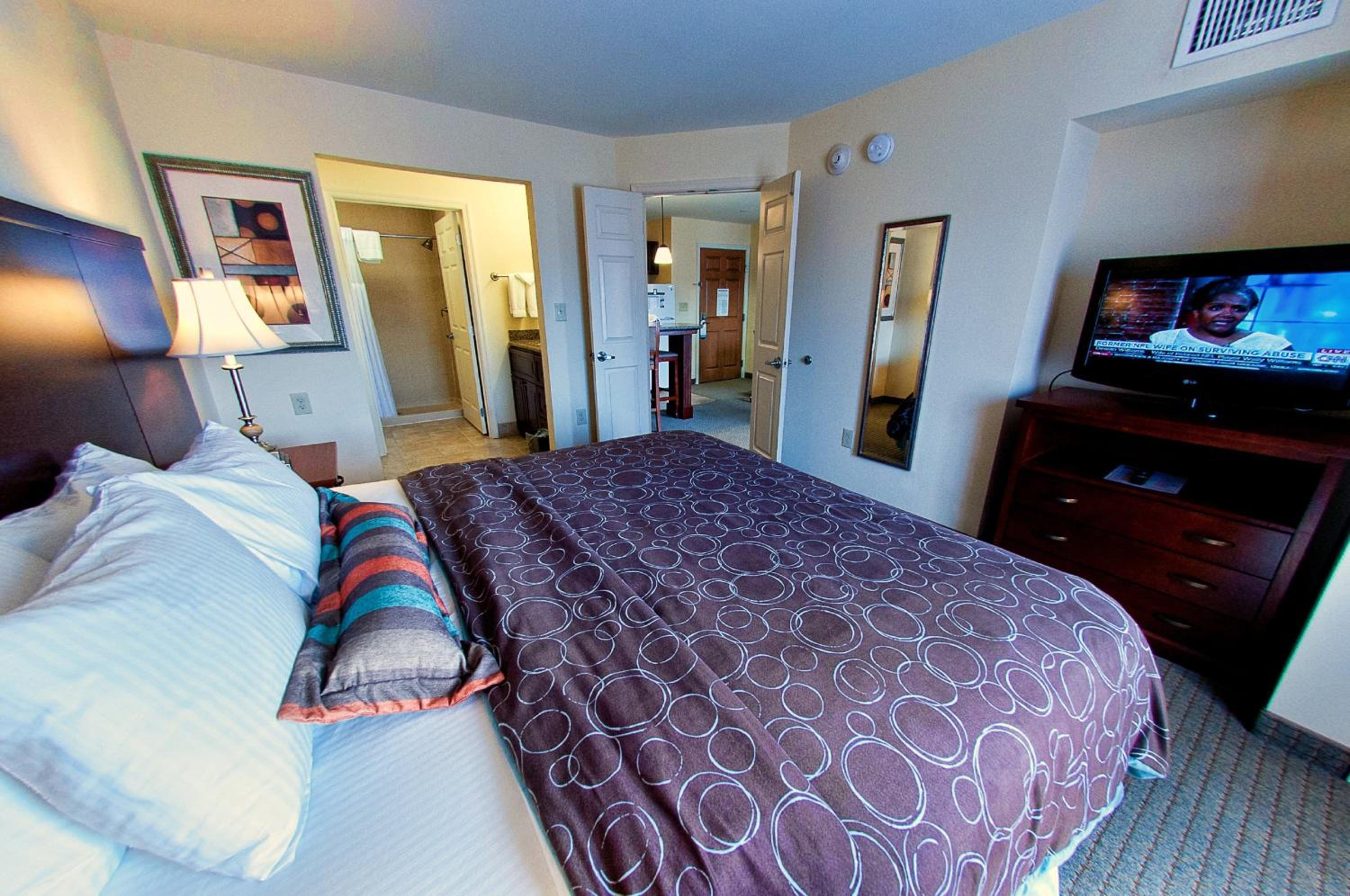 One-Bedroom King Suite - Photo 3