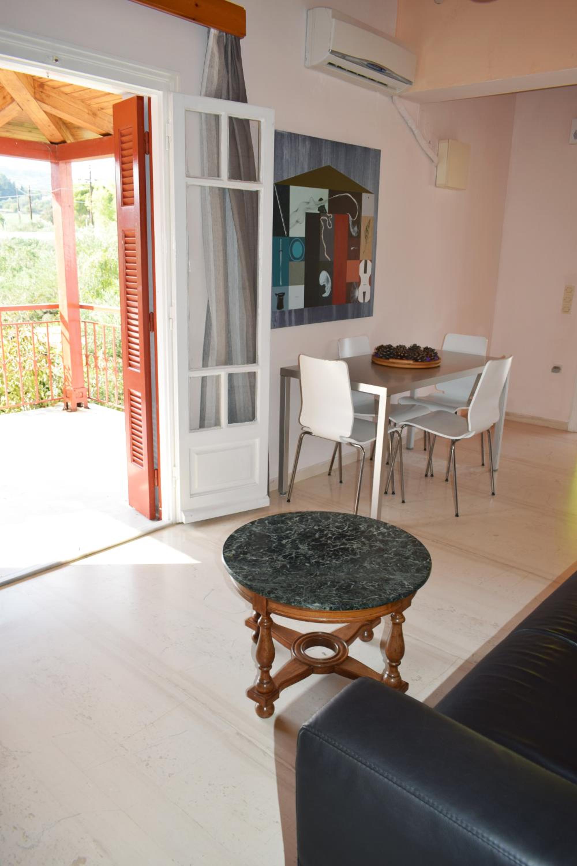 Two-Bedroom Apartment with Terrace and Mountain View photo 3