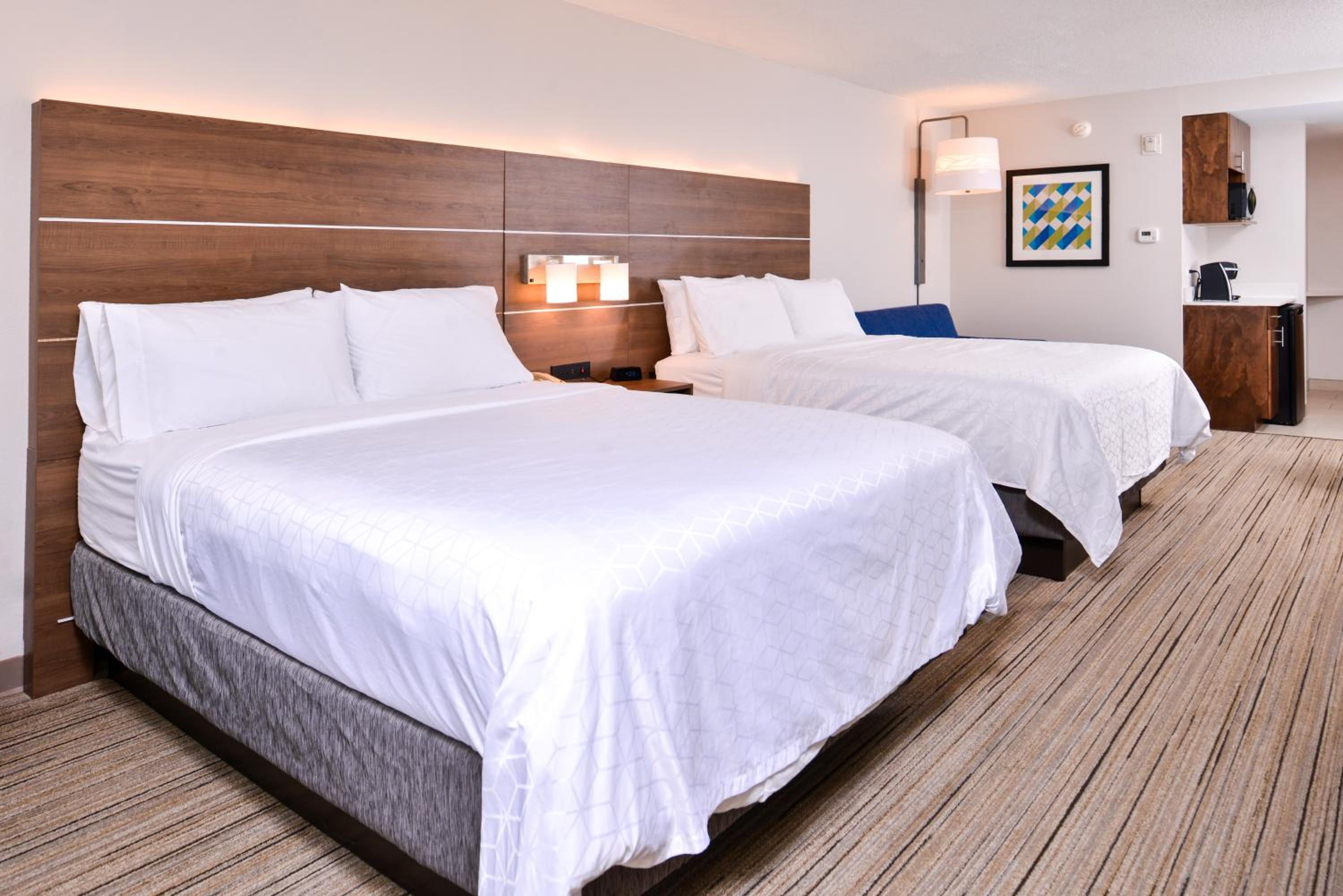Suite with Two Queen Beds - Photo 1