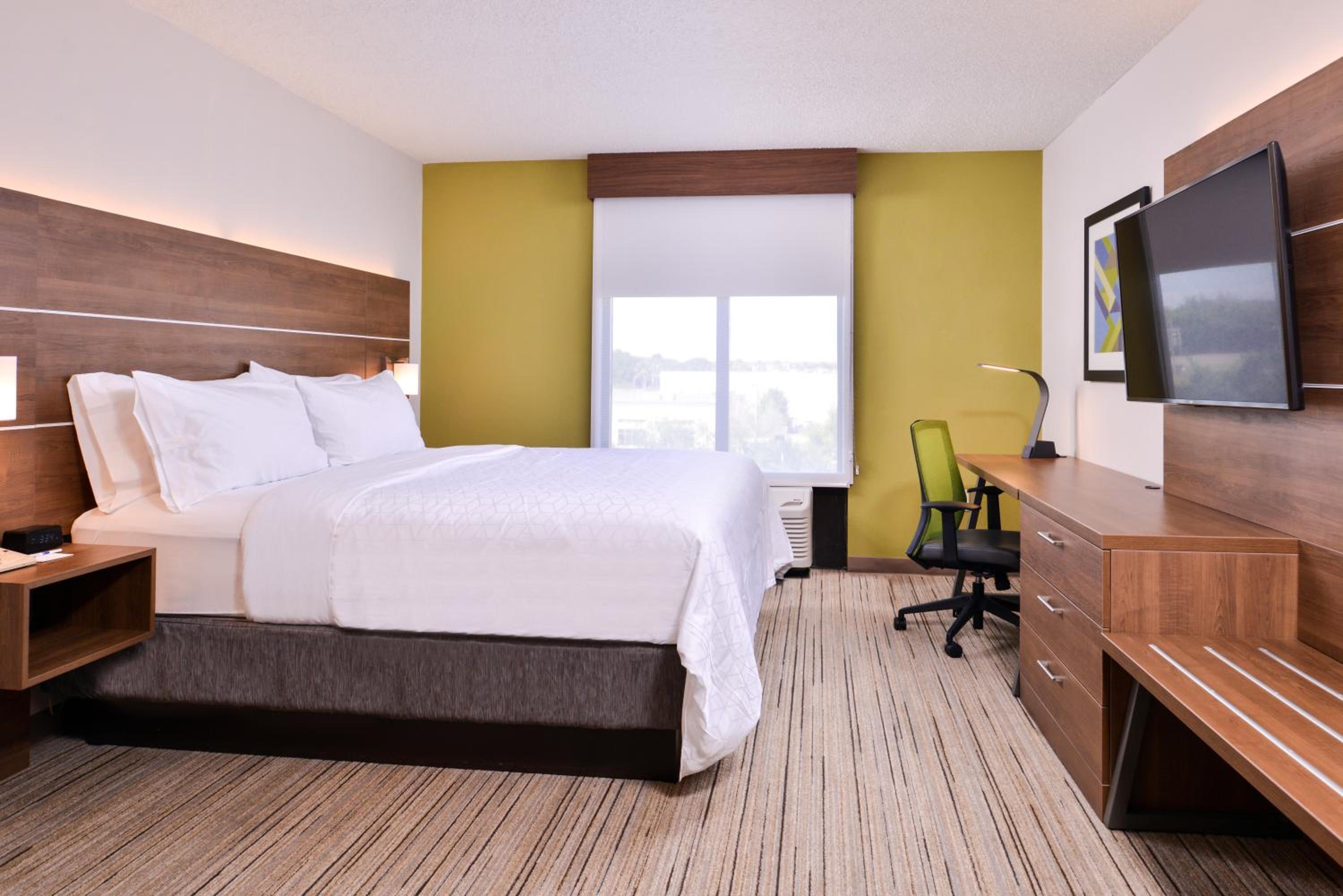 Standard King Room - Photo 4