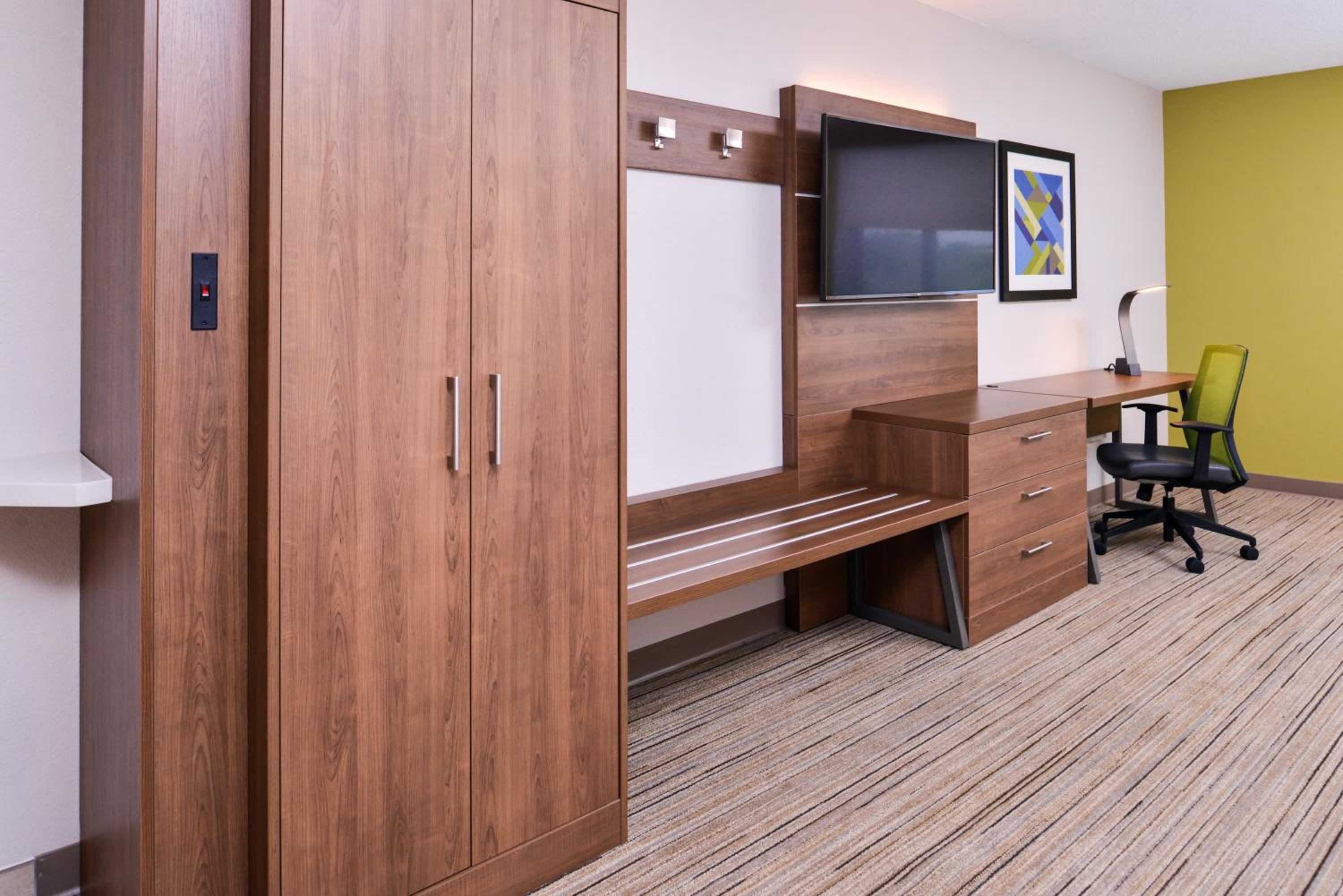 Standard Queen Room with Two Queen Beds - Photo 1