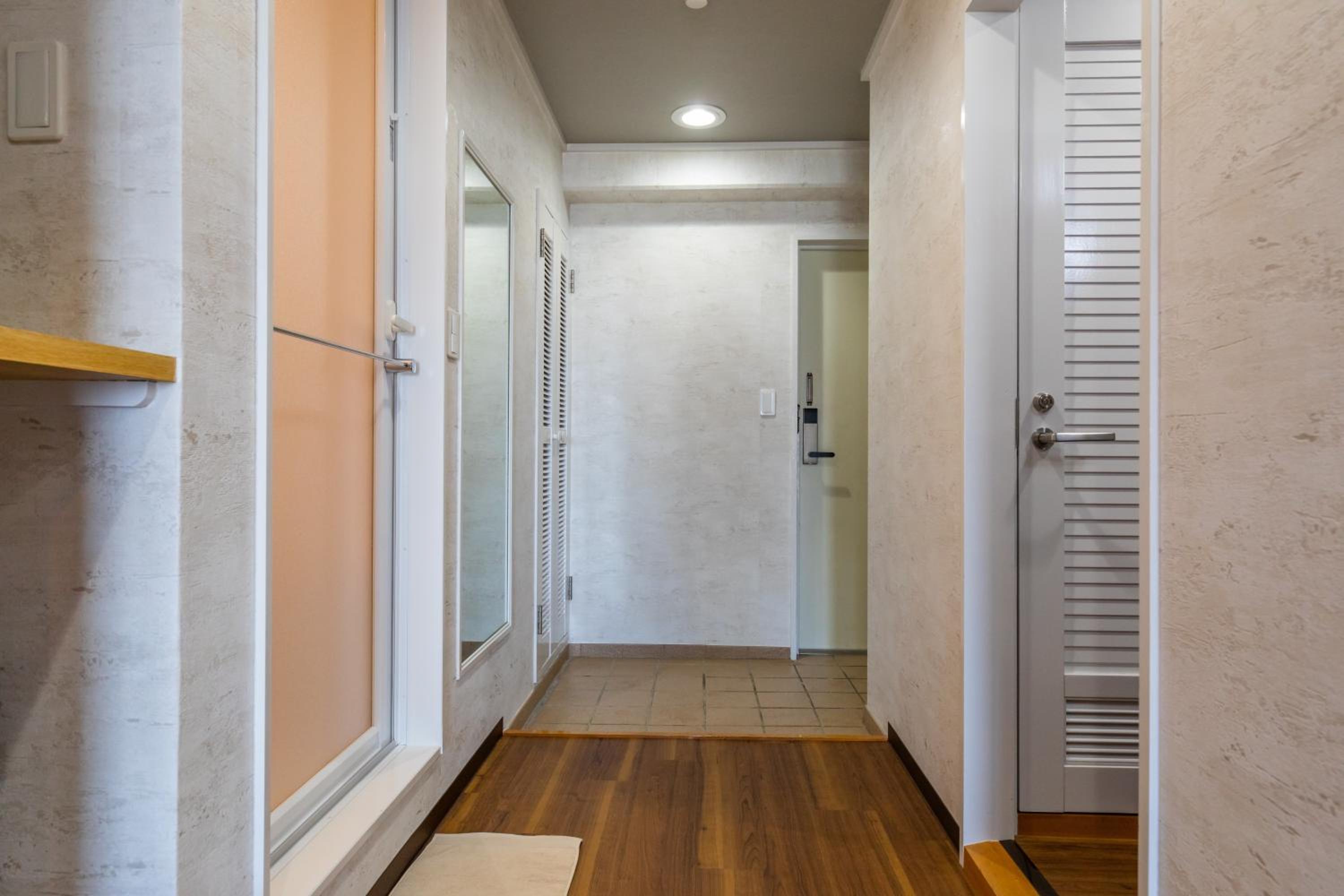 One-Bedroom Apartment - Photo 9