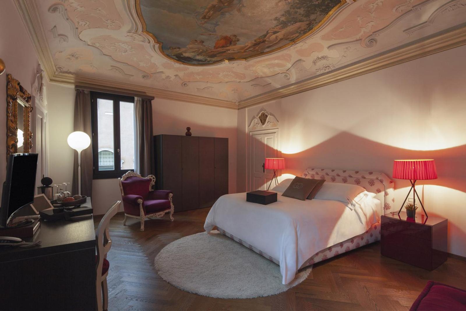 Junior Suite with Balcony Canal View