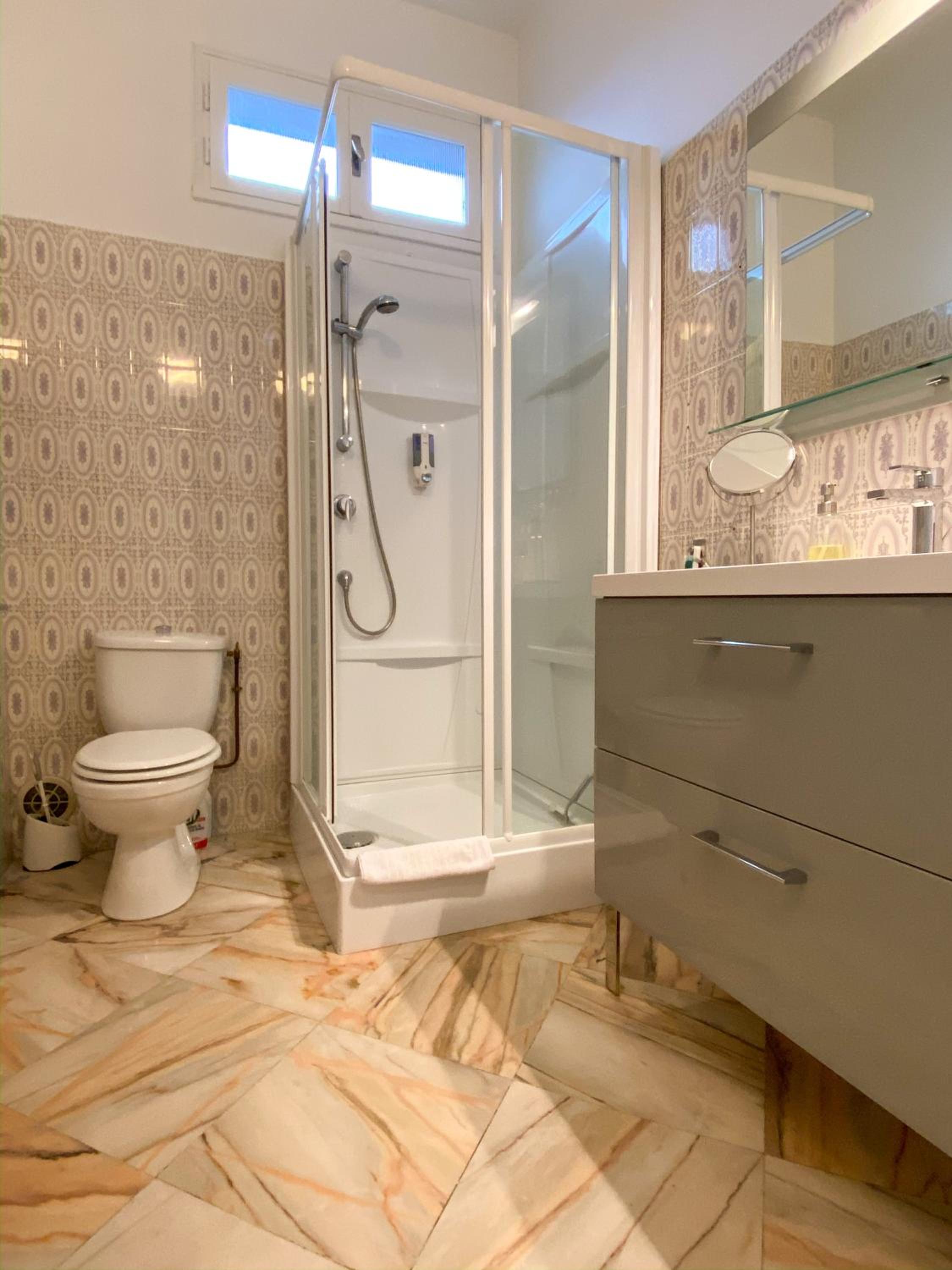 One-Bedroom Apartment - Photo 14