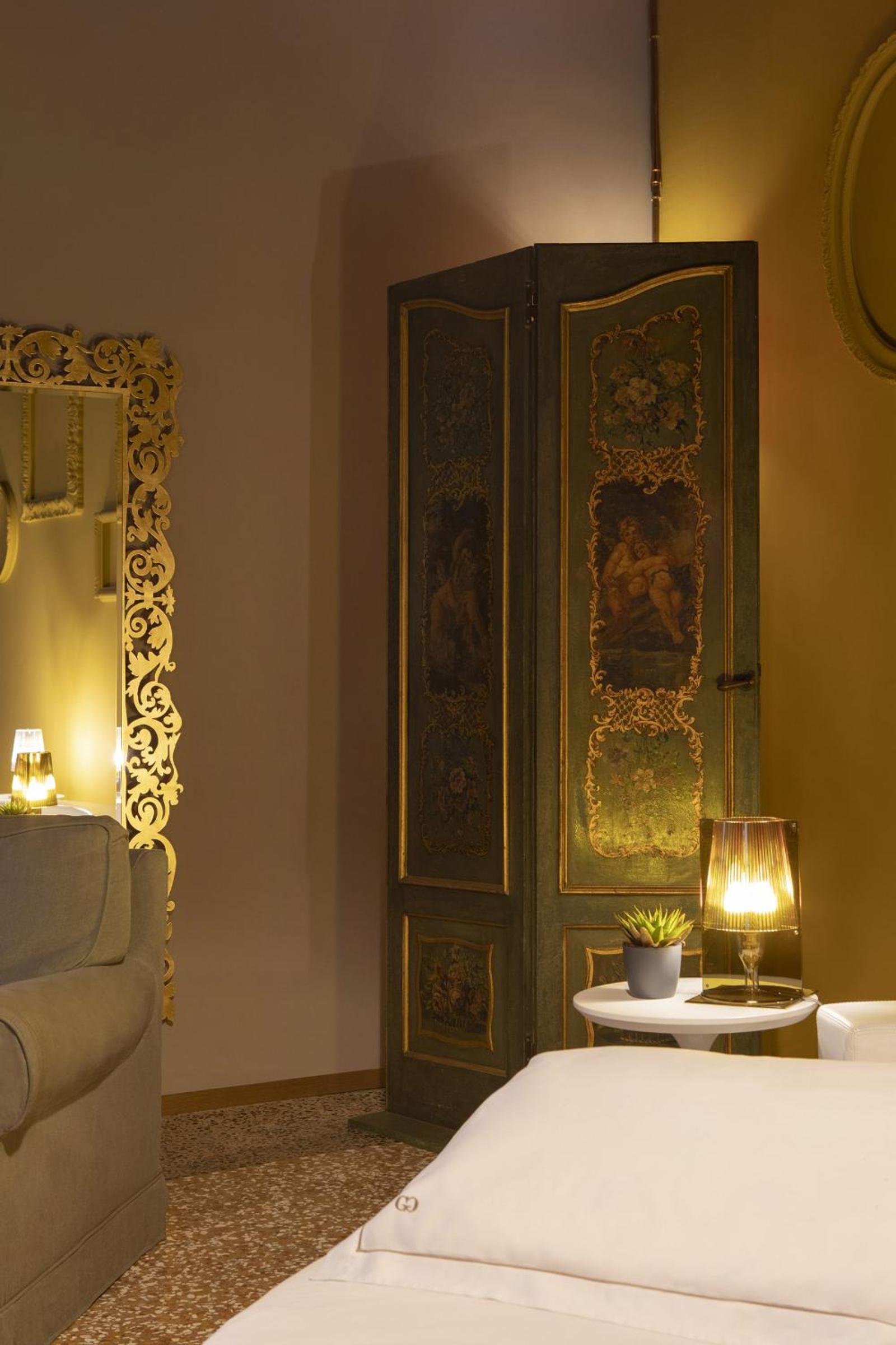 Junior Suite with Canal View