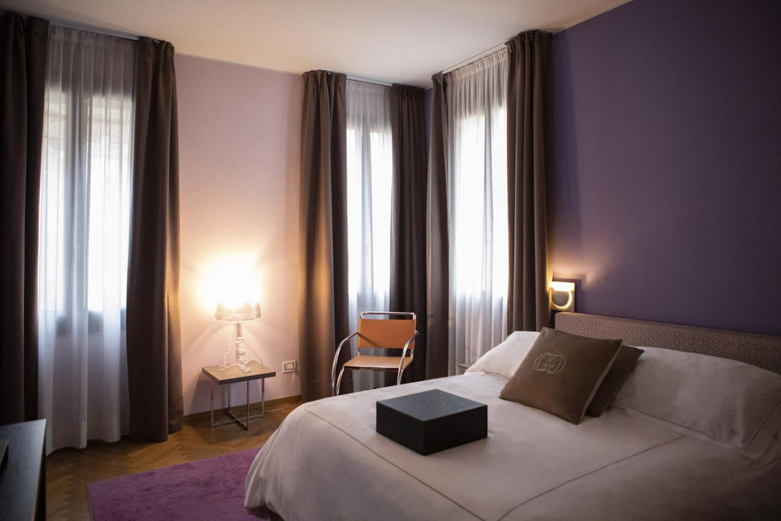 Luxury Double Room with Canal View thumbnail 5