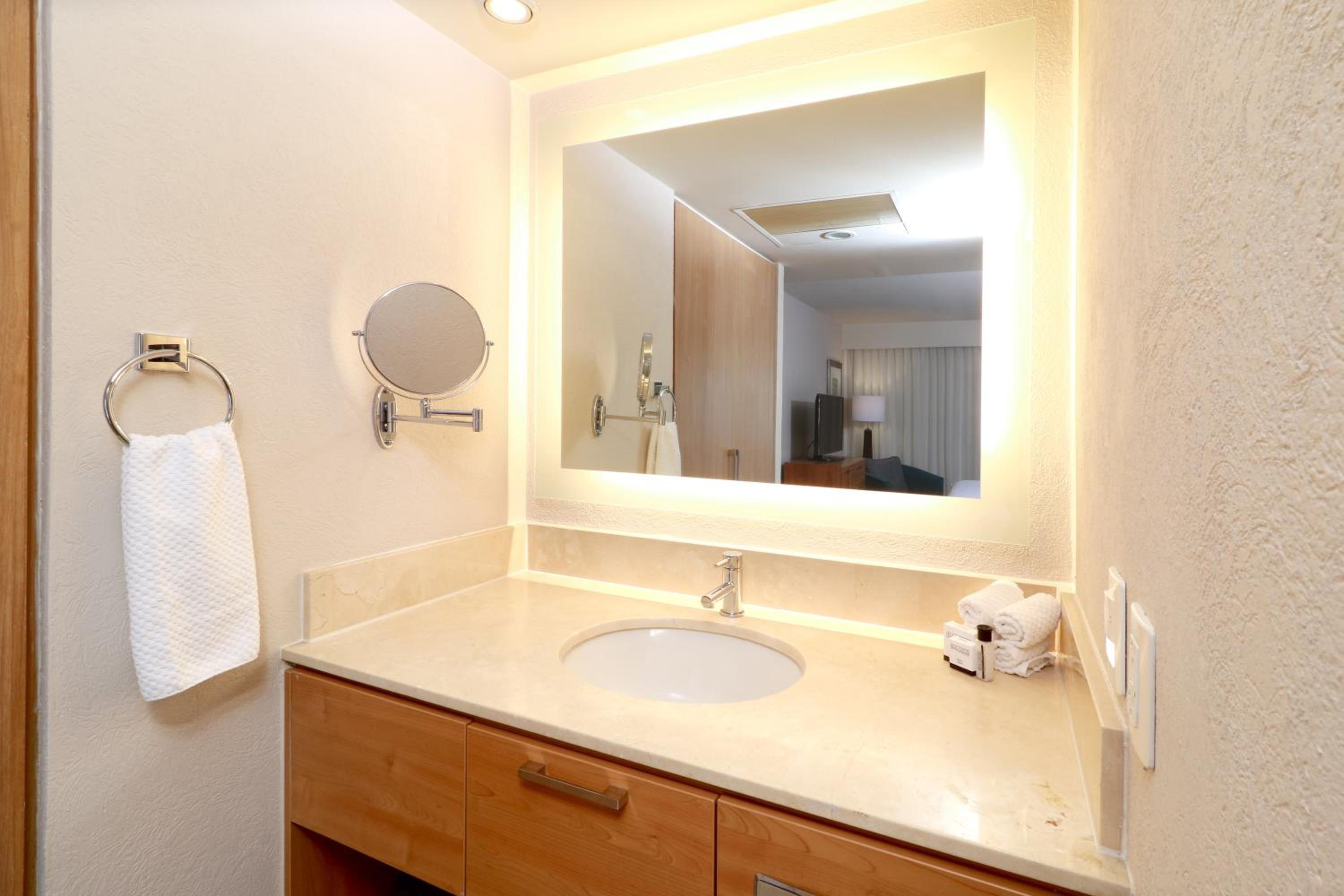 One-Bedroom King Suite with Sofa Bed - Photo 2