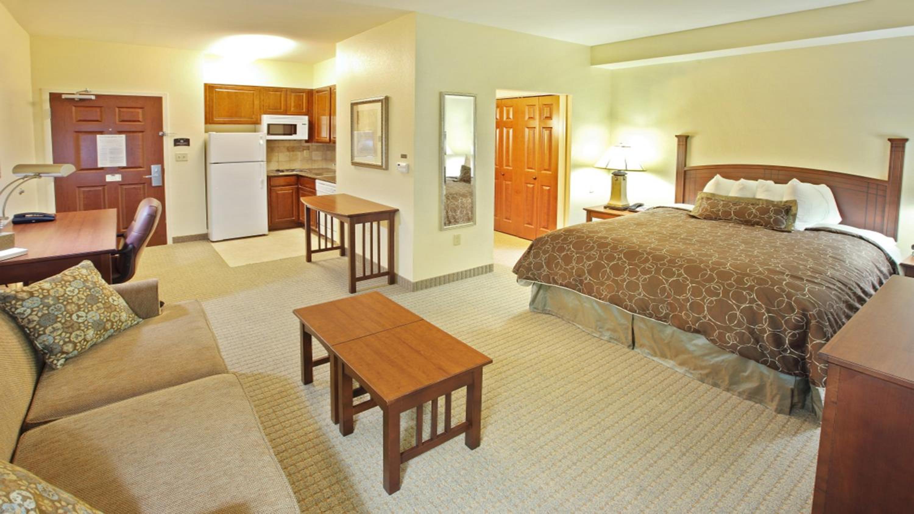 Queen Studio Suite photo 2