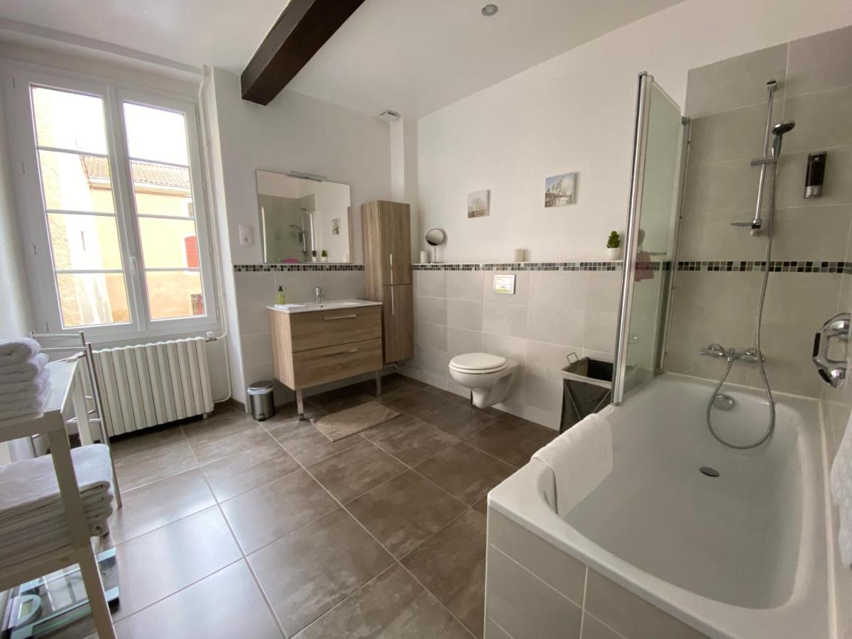 Five-Bedroom House - Photo 26