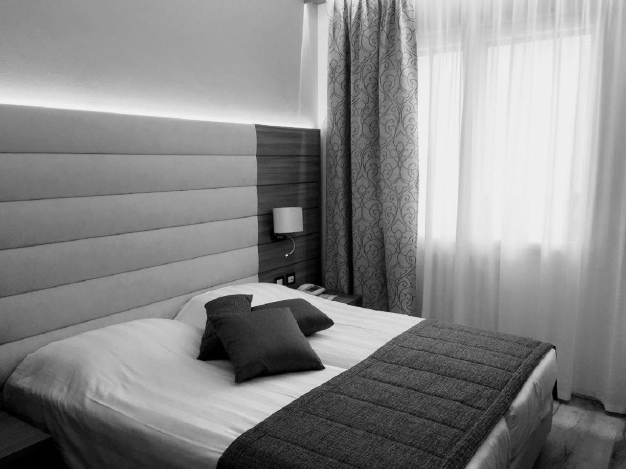 Double Room - Photo 10