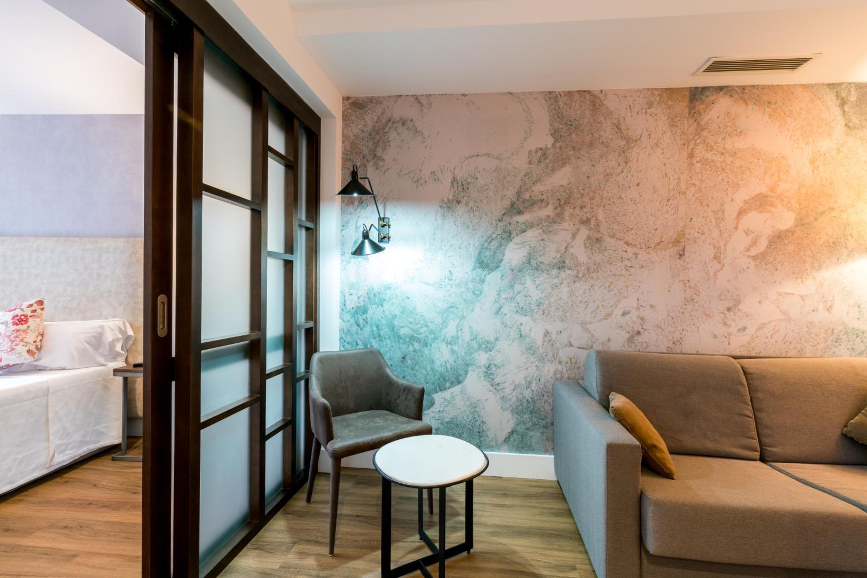 Apartment with Balcony - Photo 10