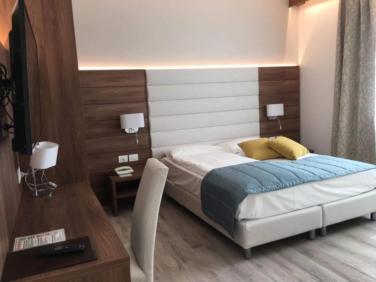 Double Room - Photo 2