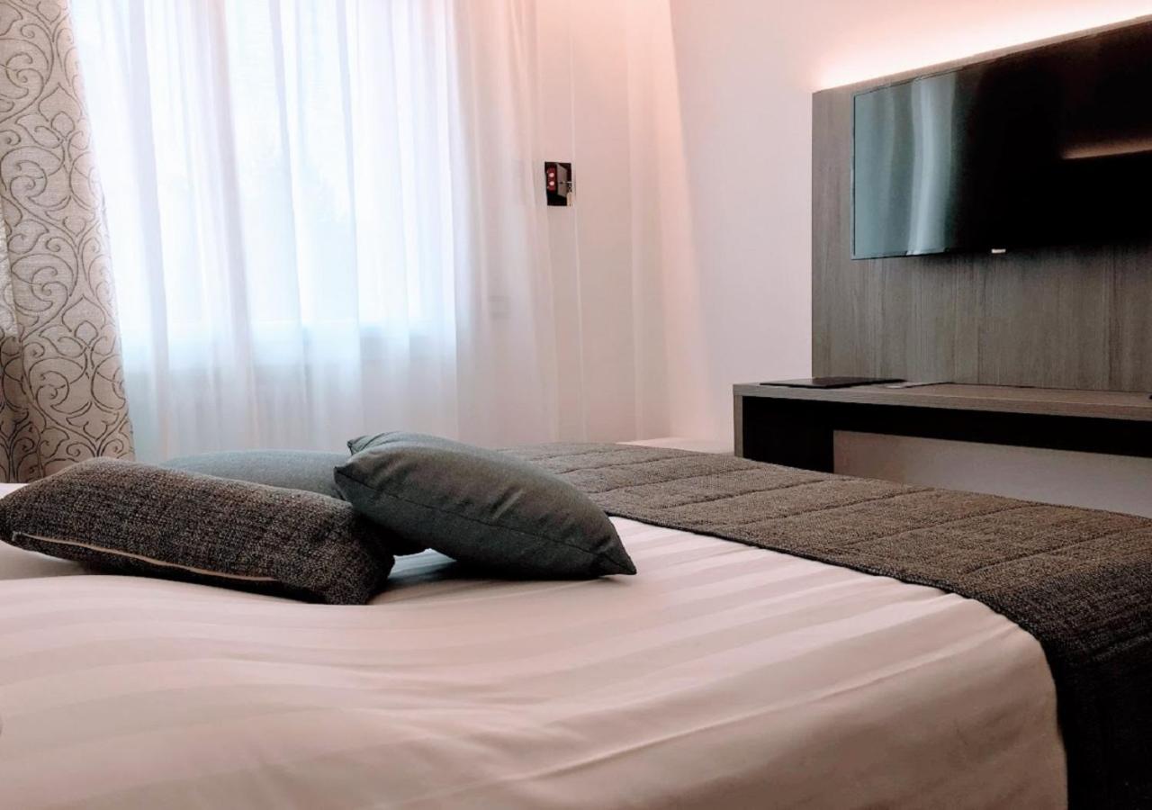 Double Room - Photo 9