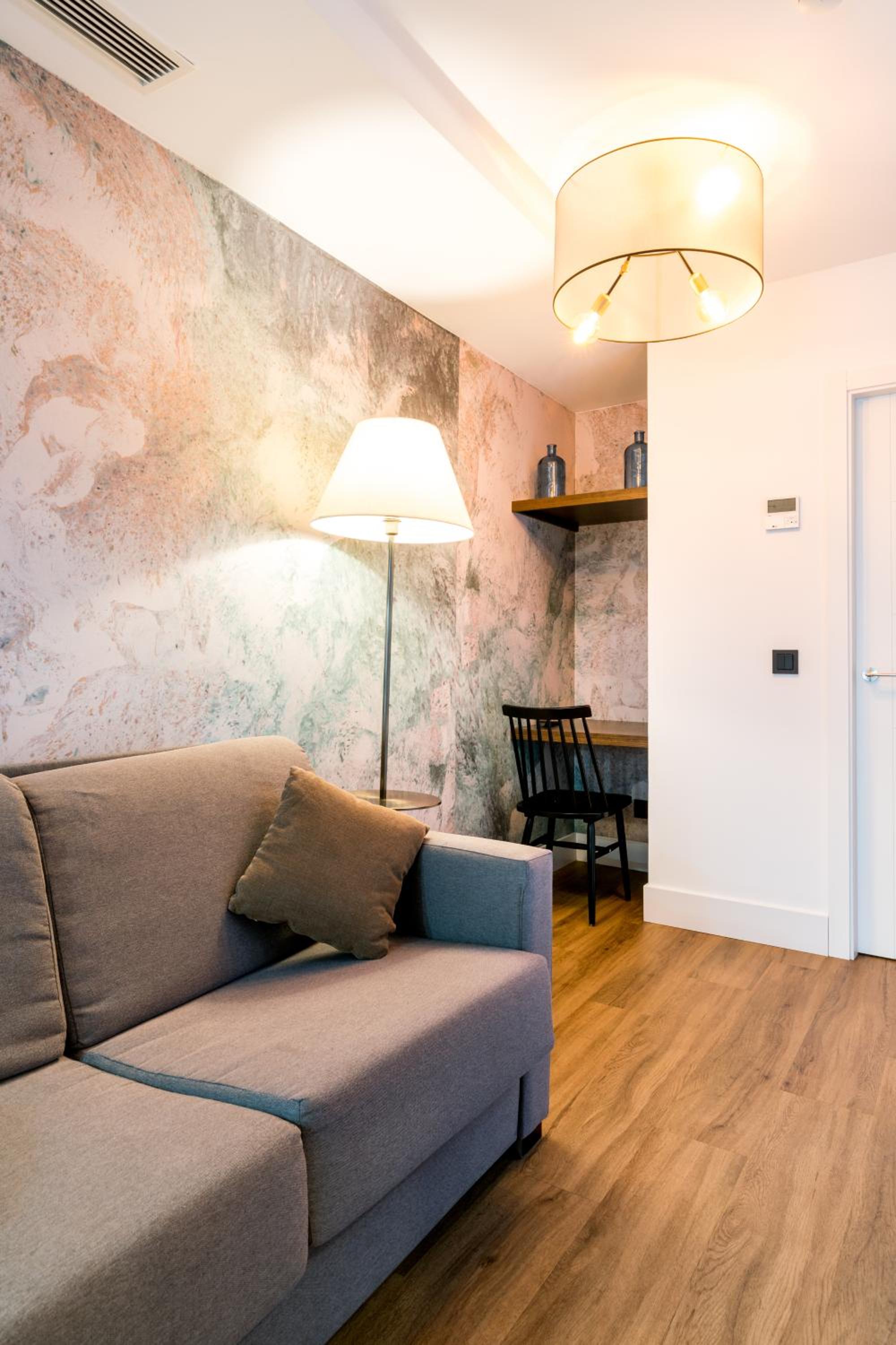 Suite with Balcony - Photo 2