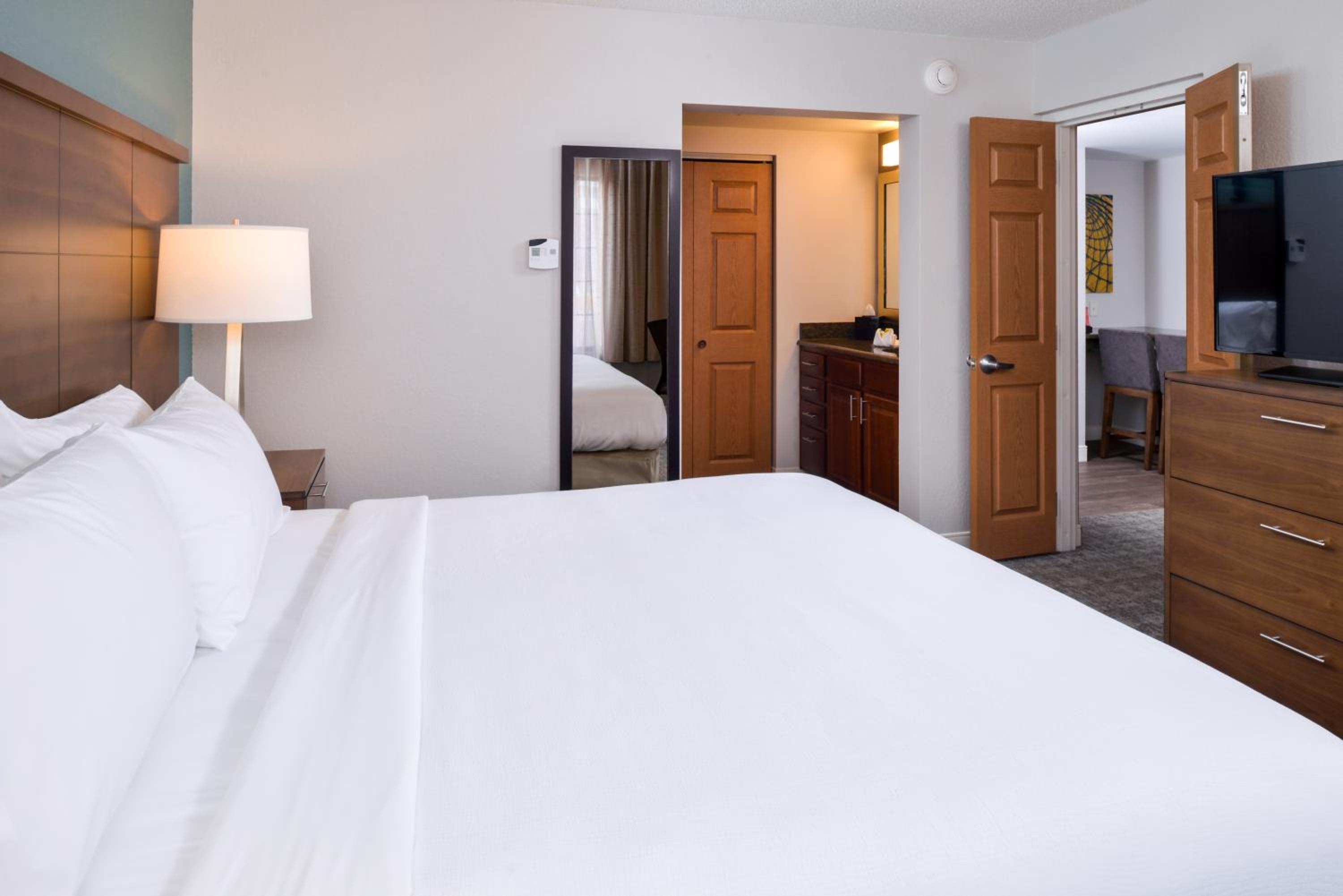 Two-Bedroom Suite - Photo 2
