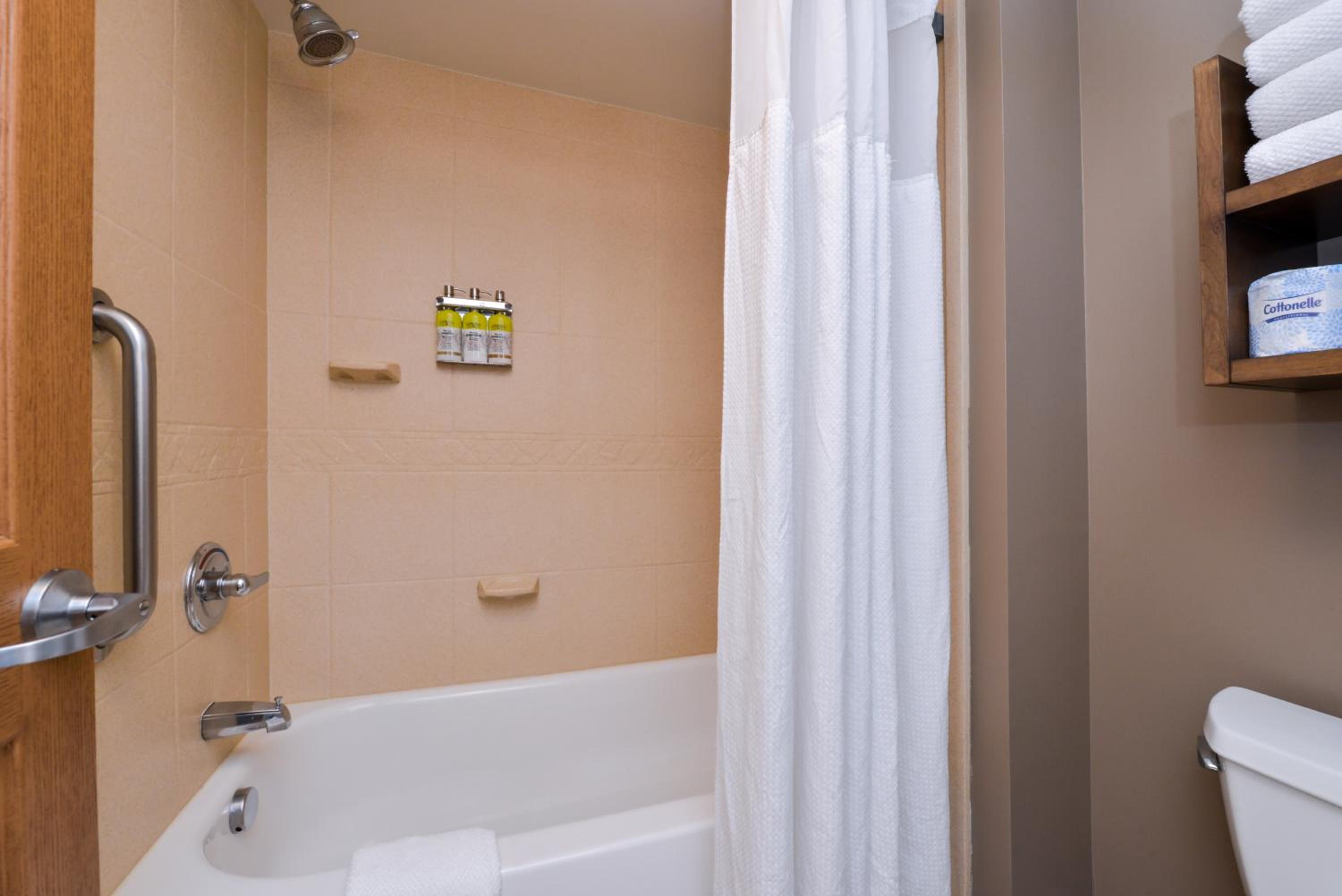 One-Bedroom Suite with Two Double Beds - Photo 4