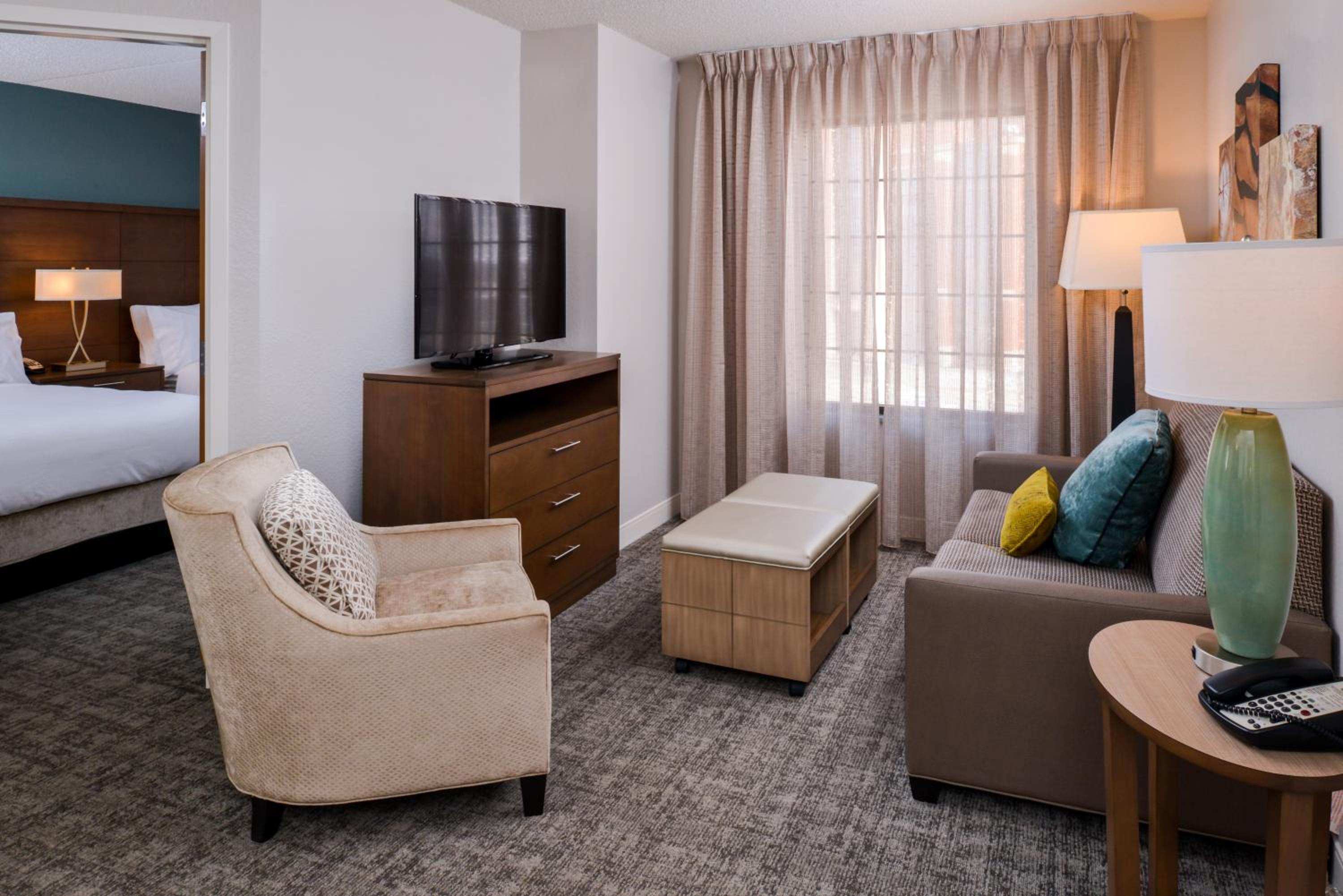 Two-Bedroom Suite - Photo 4