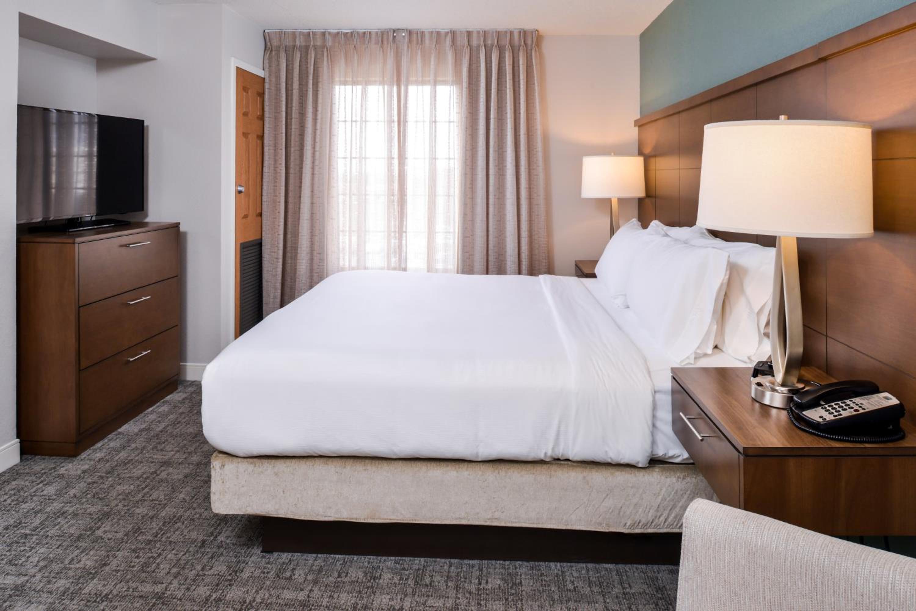 One-Bedroom King Suite - Photo 3