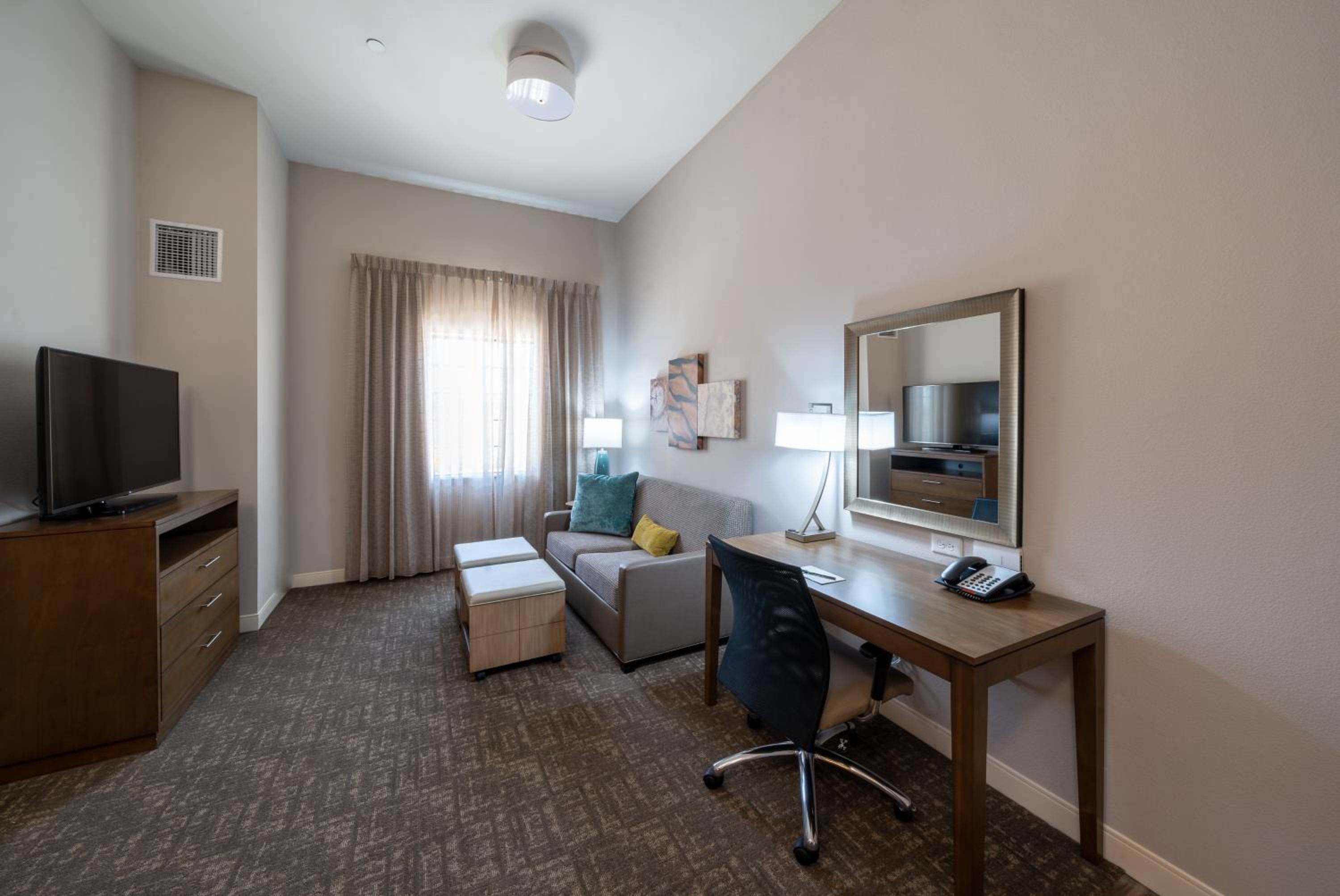 One-Bedroom Queen Suite