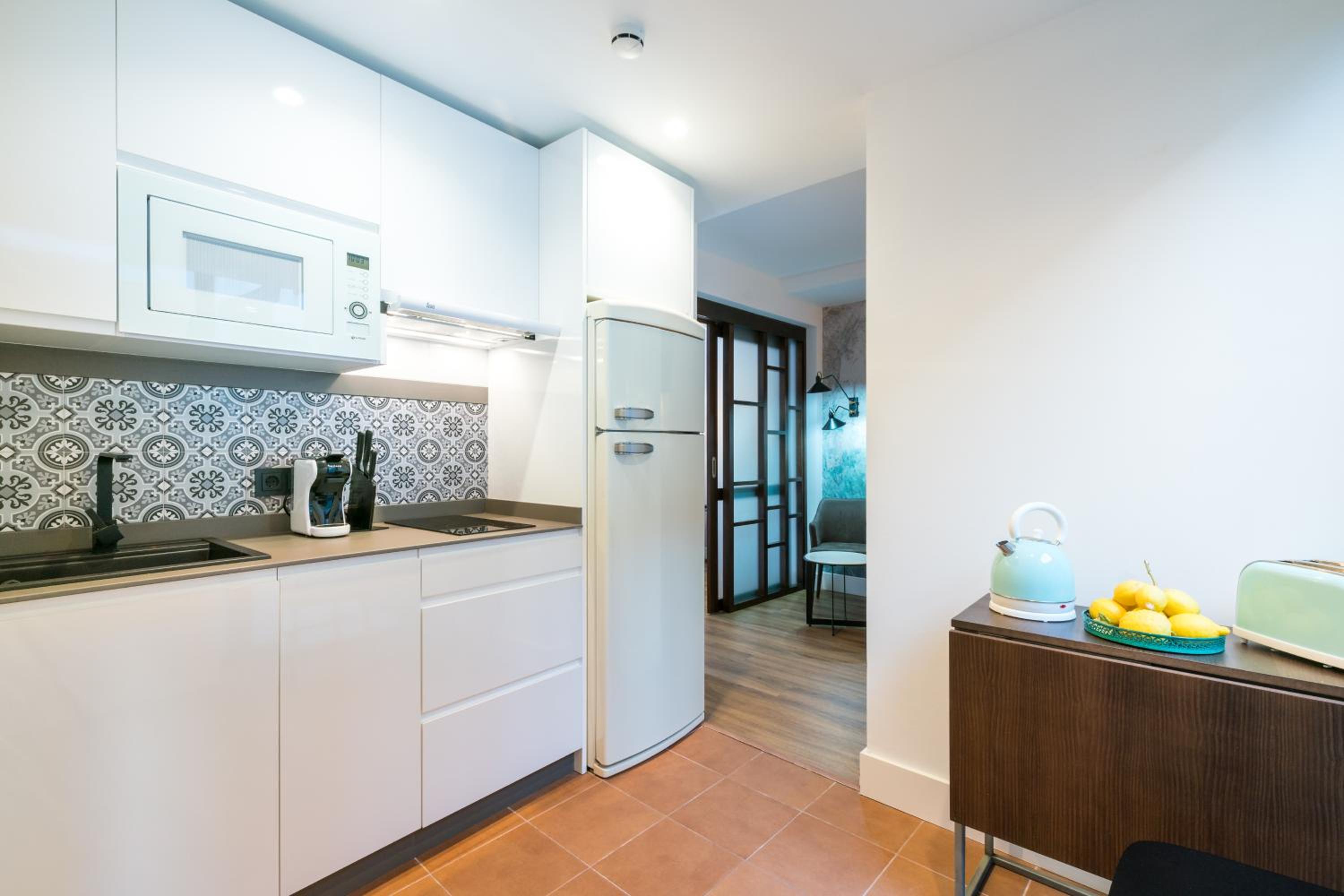 Suite with Balcony - Photo 16