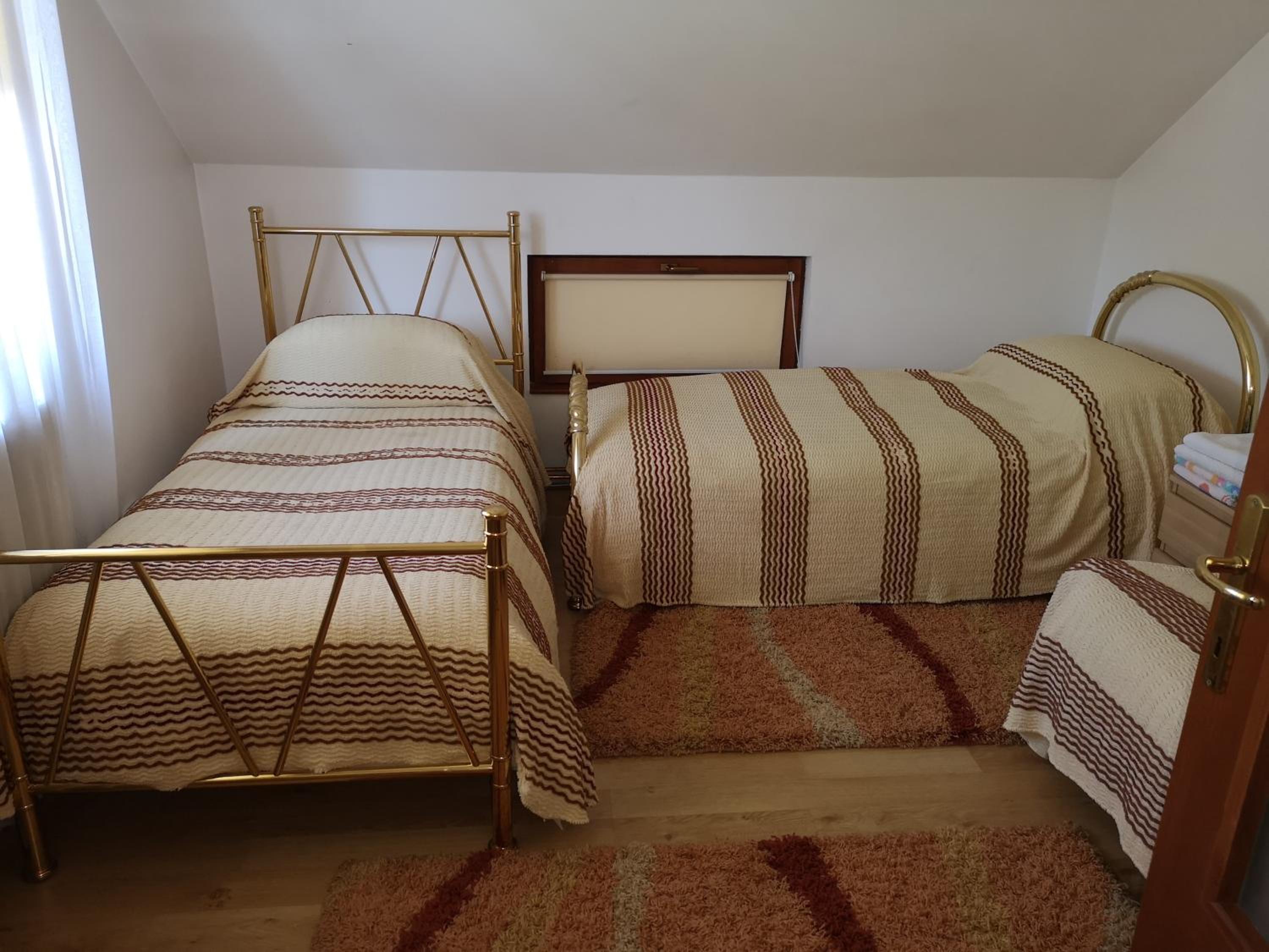 Quadruple Room with Shared Bathroom photo 3