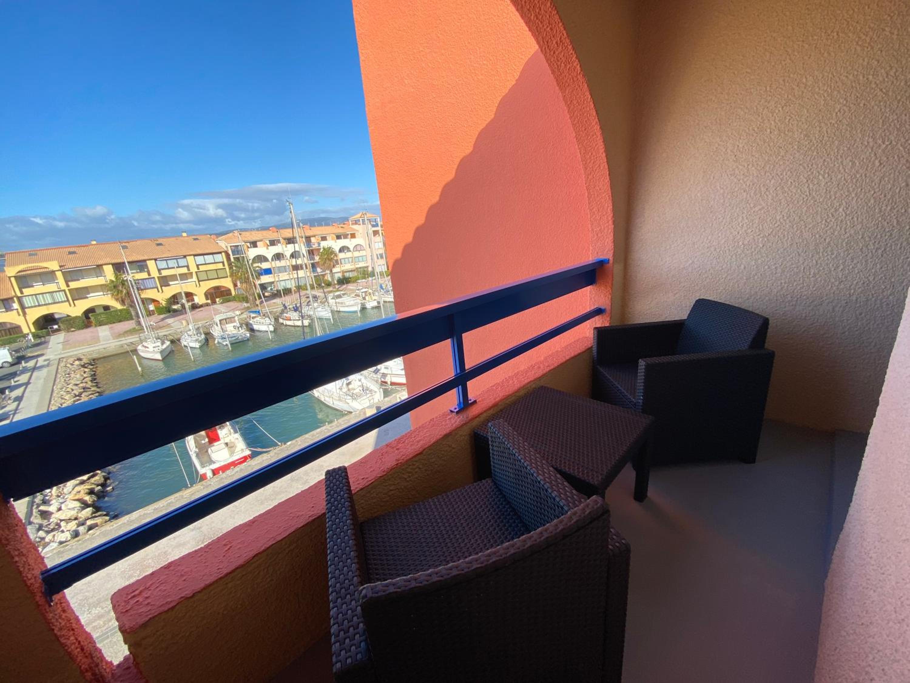 Deluxe Double Room with Balcony and Harbor View - Photo 9
