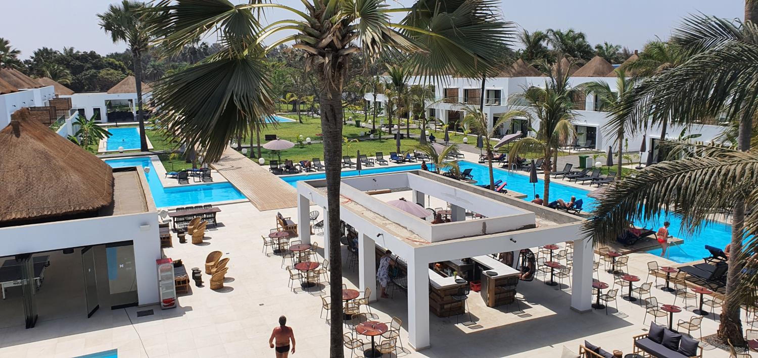 Double Room with Pool View - Photo 25