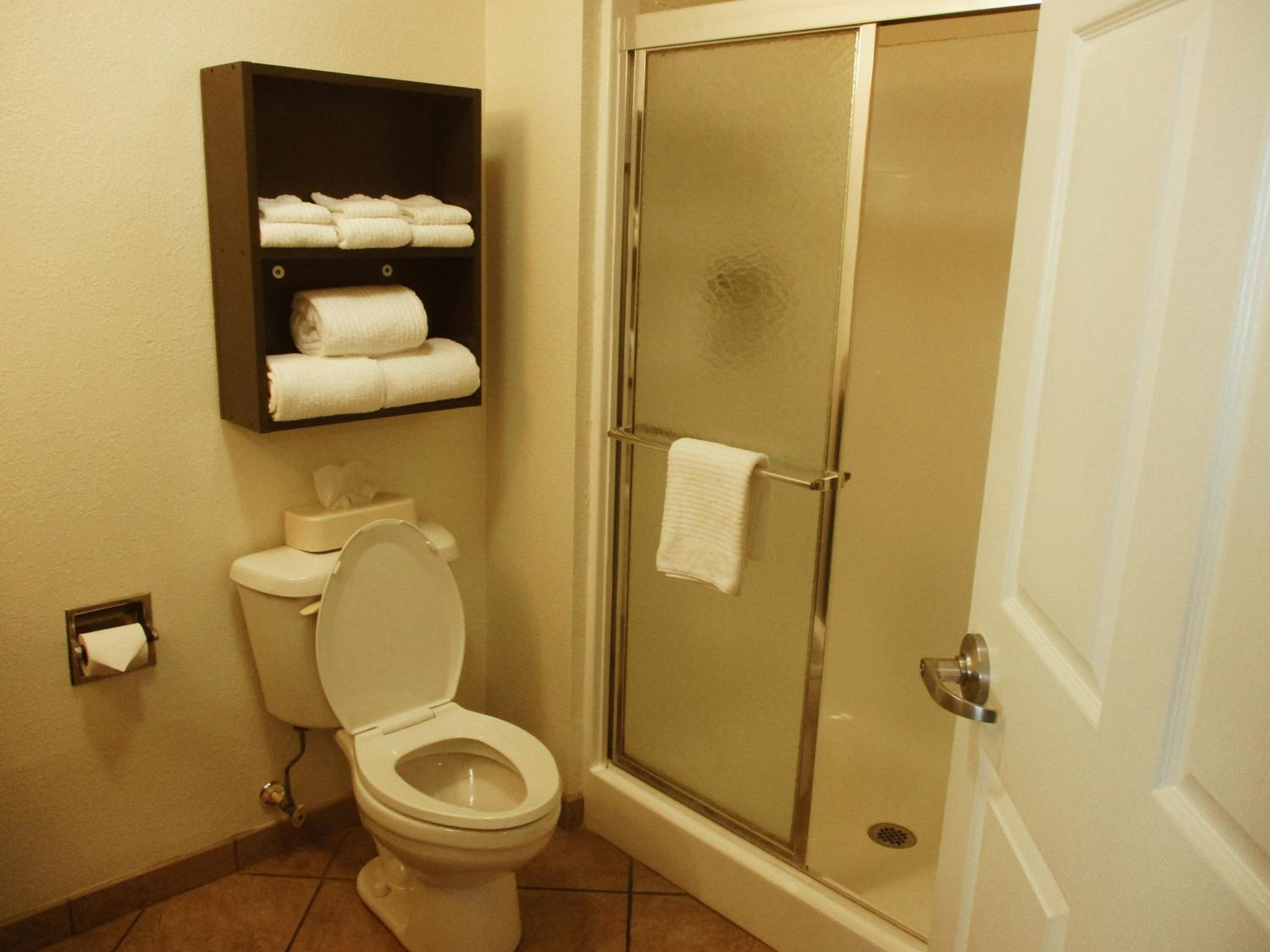 Queen Studio Suite - Photo 3