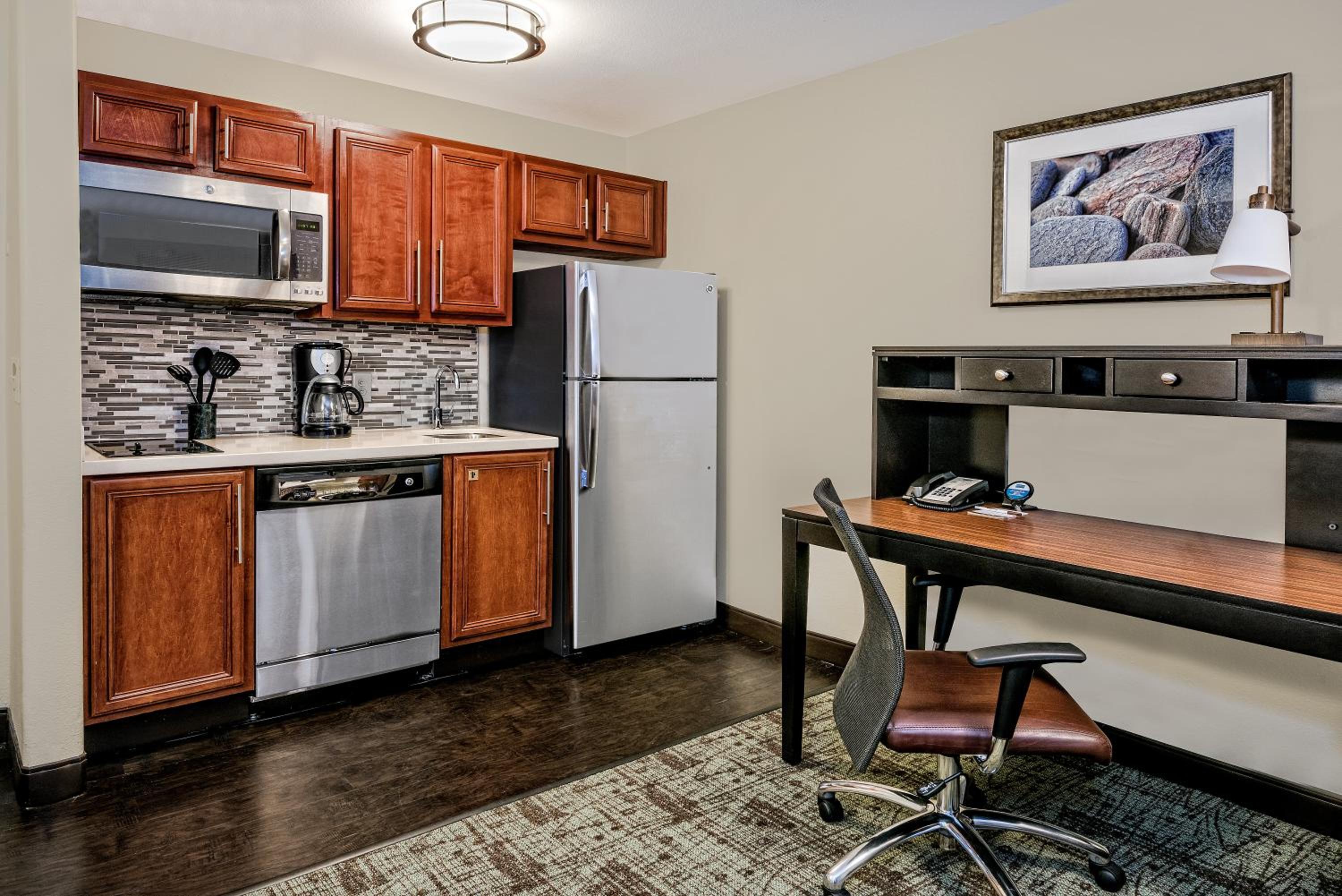 Studio Queen Suite - Photo 2