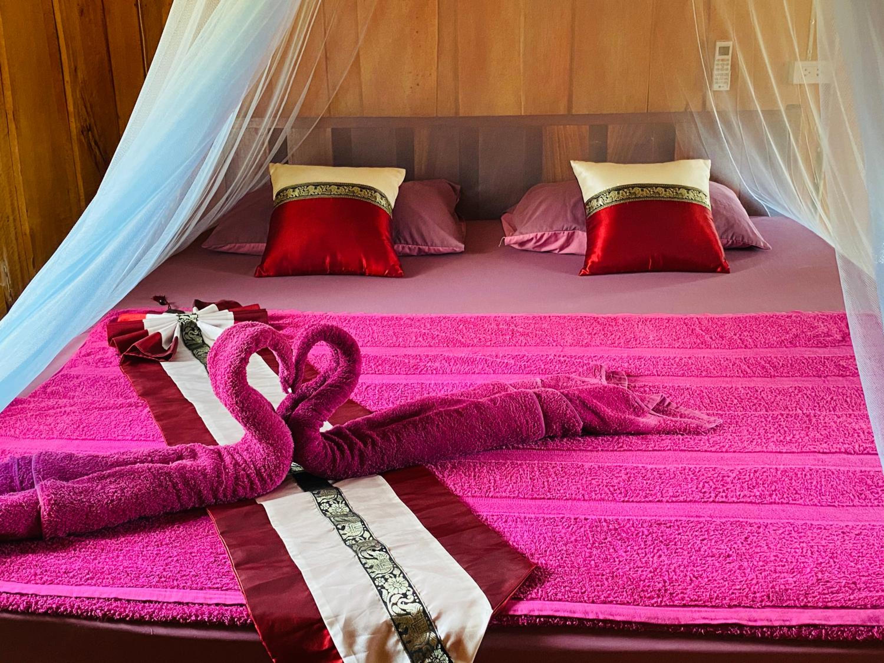 King Suite with Balcony - Photo 4