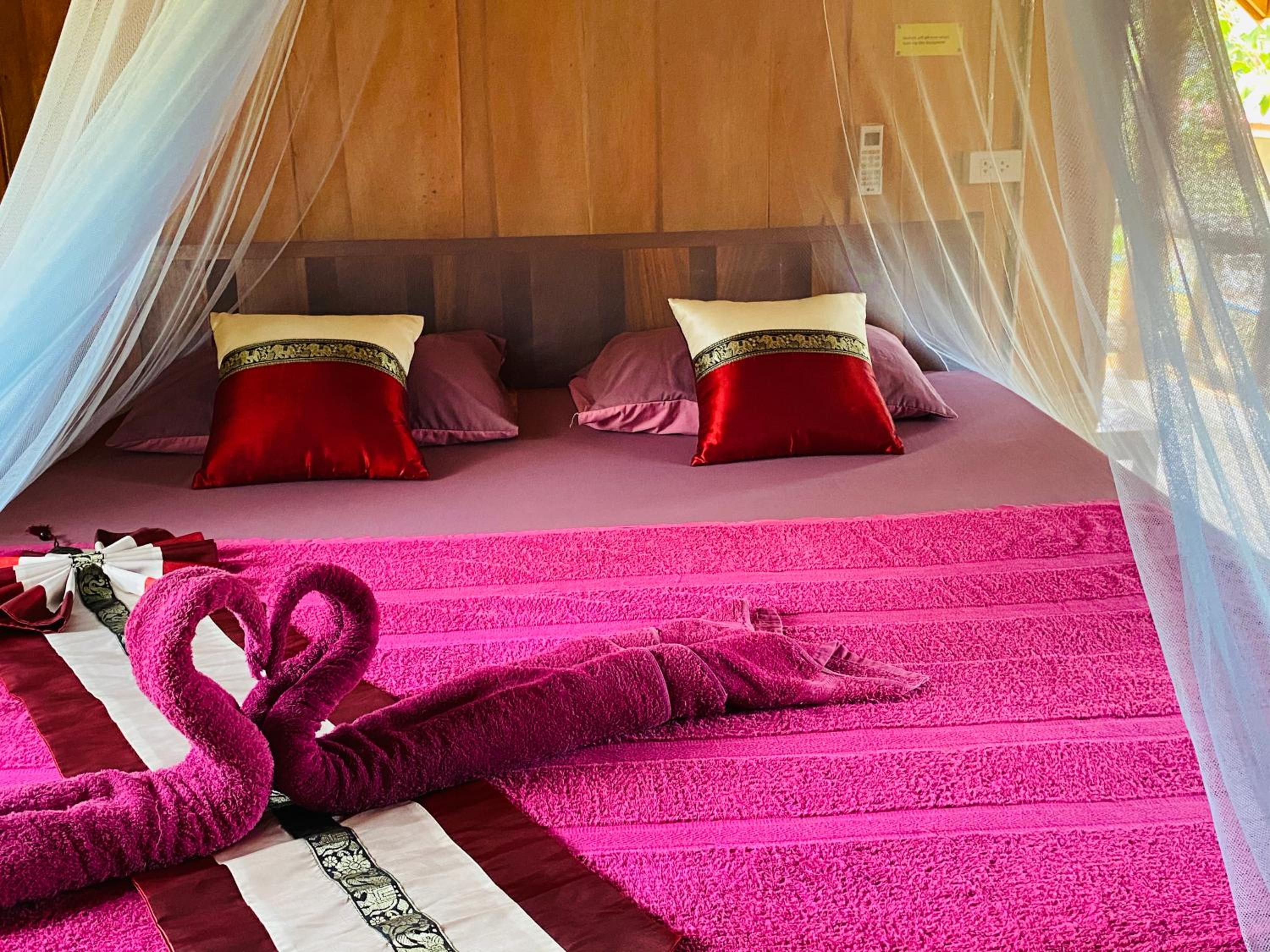 King Suite with Balcony - Photo 5