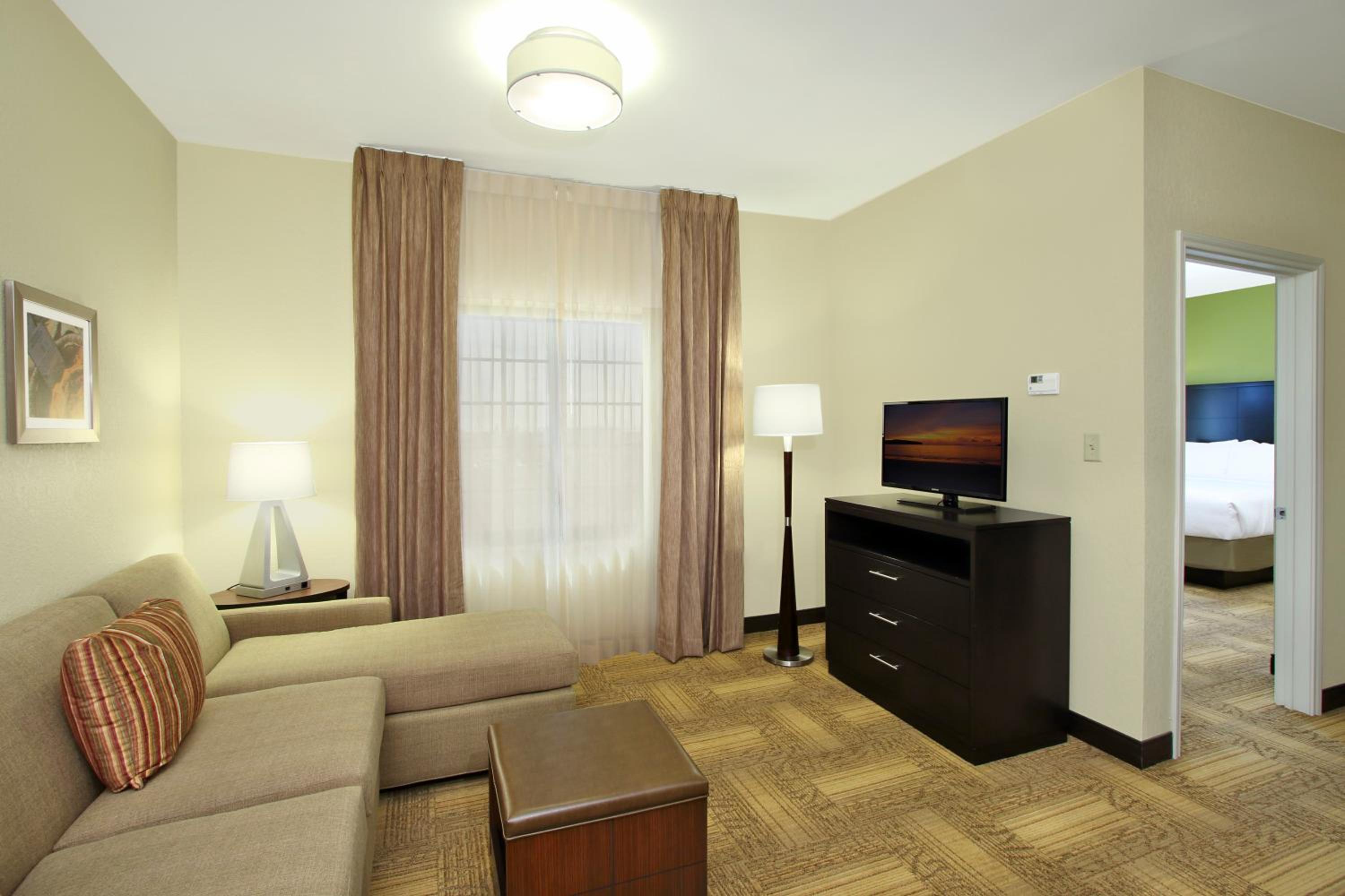 One-Bedroom Suite with King Bed Mobility Access Tub - Non-Smoking photo 3
